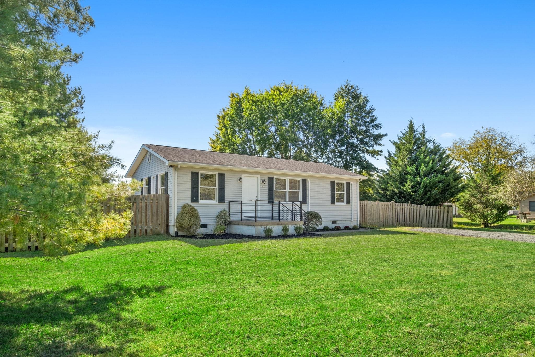 203 16TH ST, GROTTOES, Virginia 24441, 2 Bedrooms Bedrooms, ,2 BathroomsBathrooms,Residential,203 16TH ST,682882 MLS # 682882