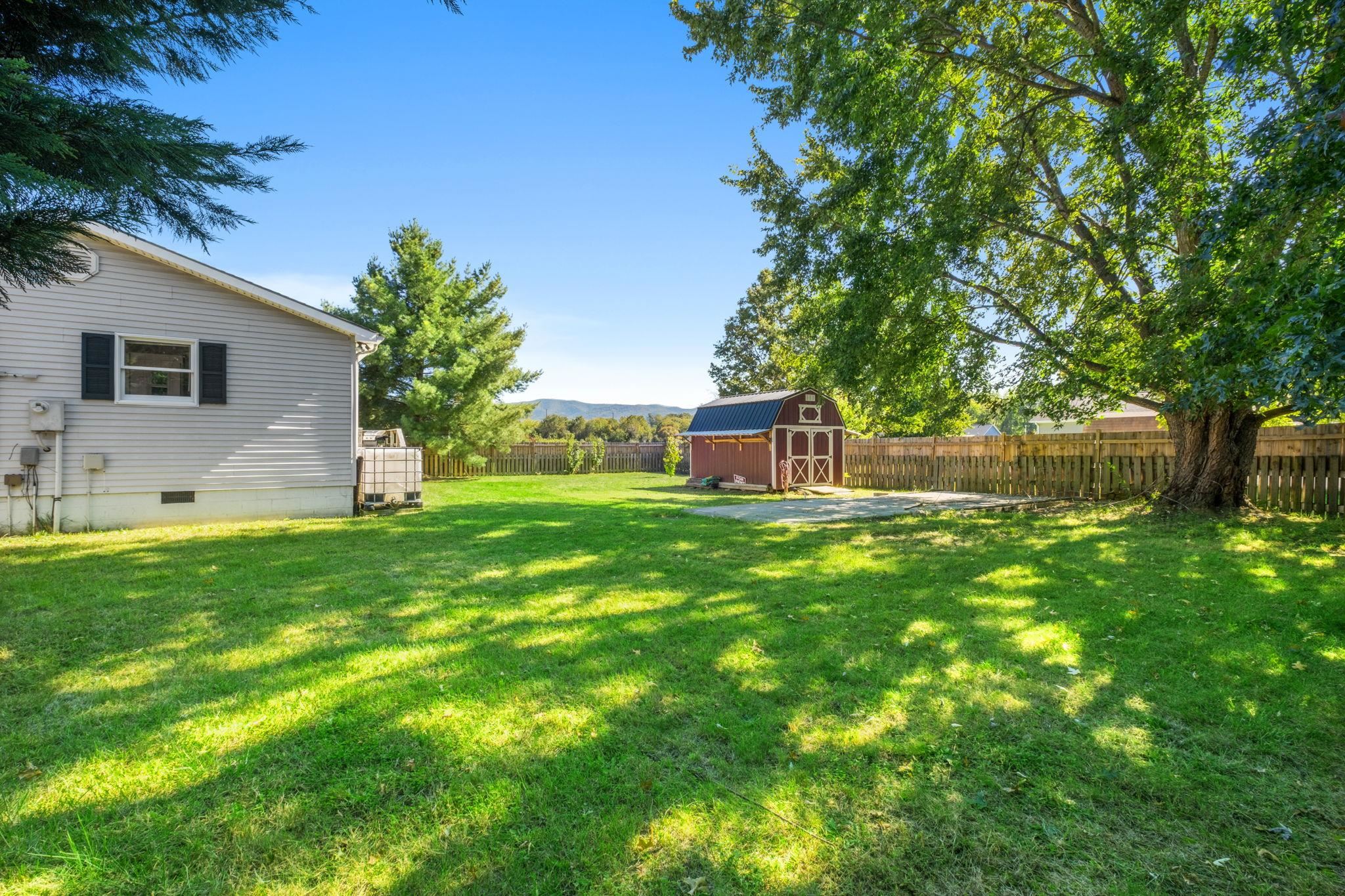 203 16TH ST, GROTTOES, Virginia 24441, 2 Bedrooms Bedrooms, ,2 BathroomsBathrooms,Residential,203 16TH ST,682882 MLS # 682882