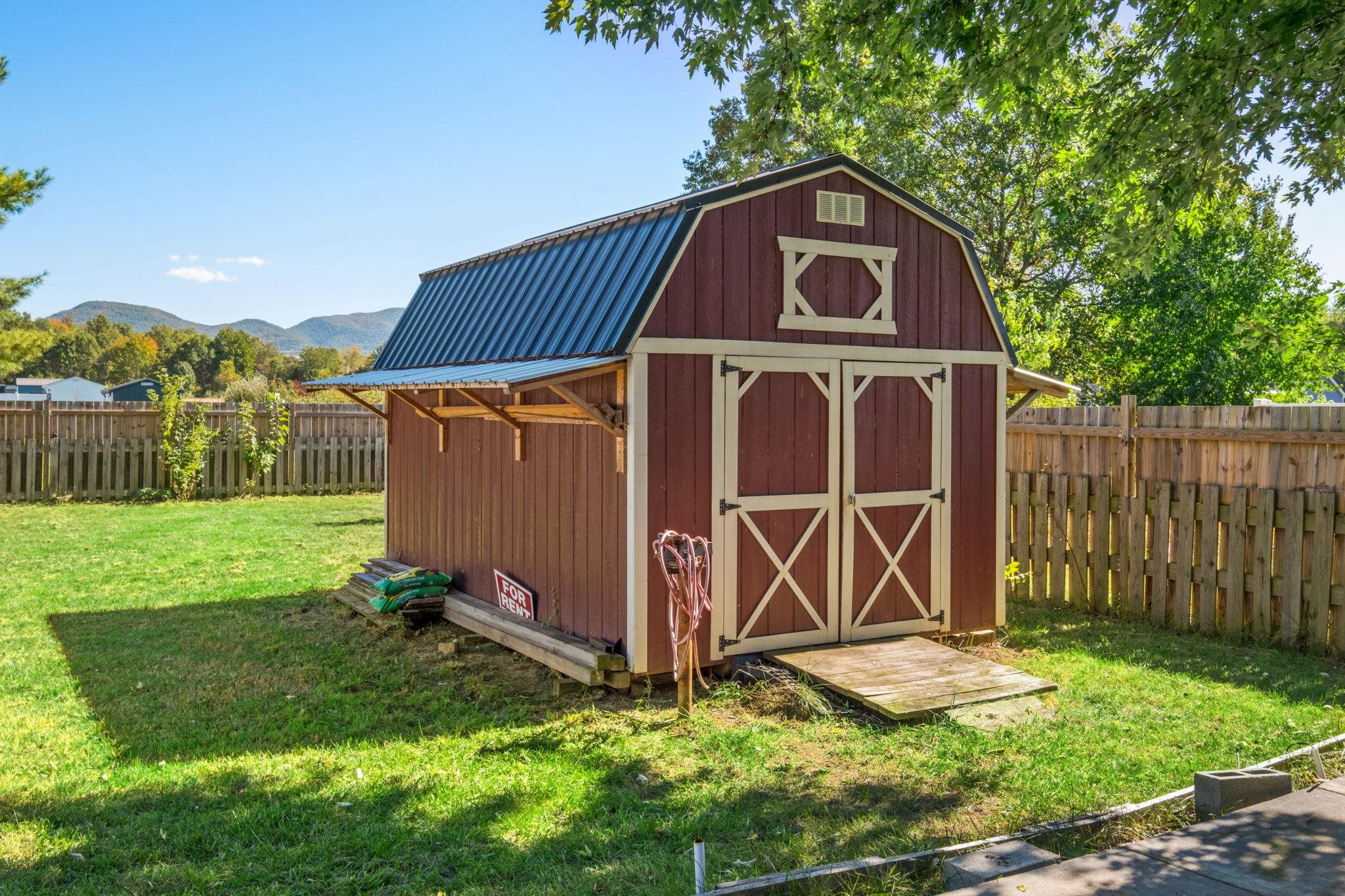 203 16TH ST, GROTTOES, Virginia 24441, 2 Bedrooms Bedrooms, ,2 BathroomsBathrooms,Residential,203 16TH ST,682882 MLS # 682882