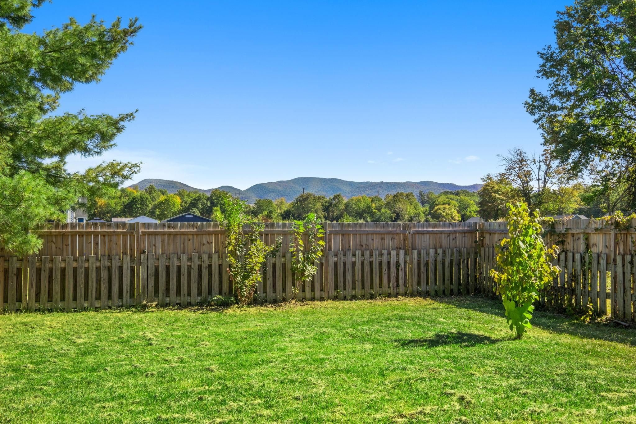 203 16TH ST, GROTTOES, Virginia 24441, 2 Bedrooms Bedrooms, ,2 BathroomsBathrooms,Residential,203 16TH ST,682882 MLS # 682882