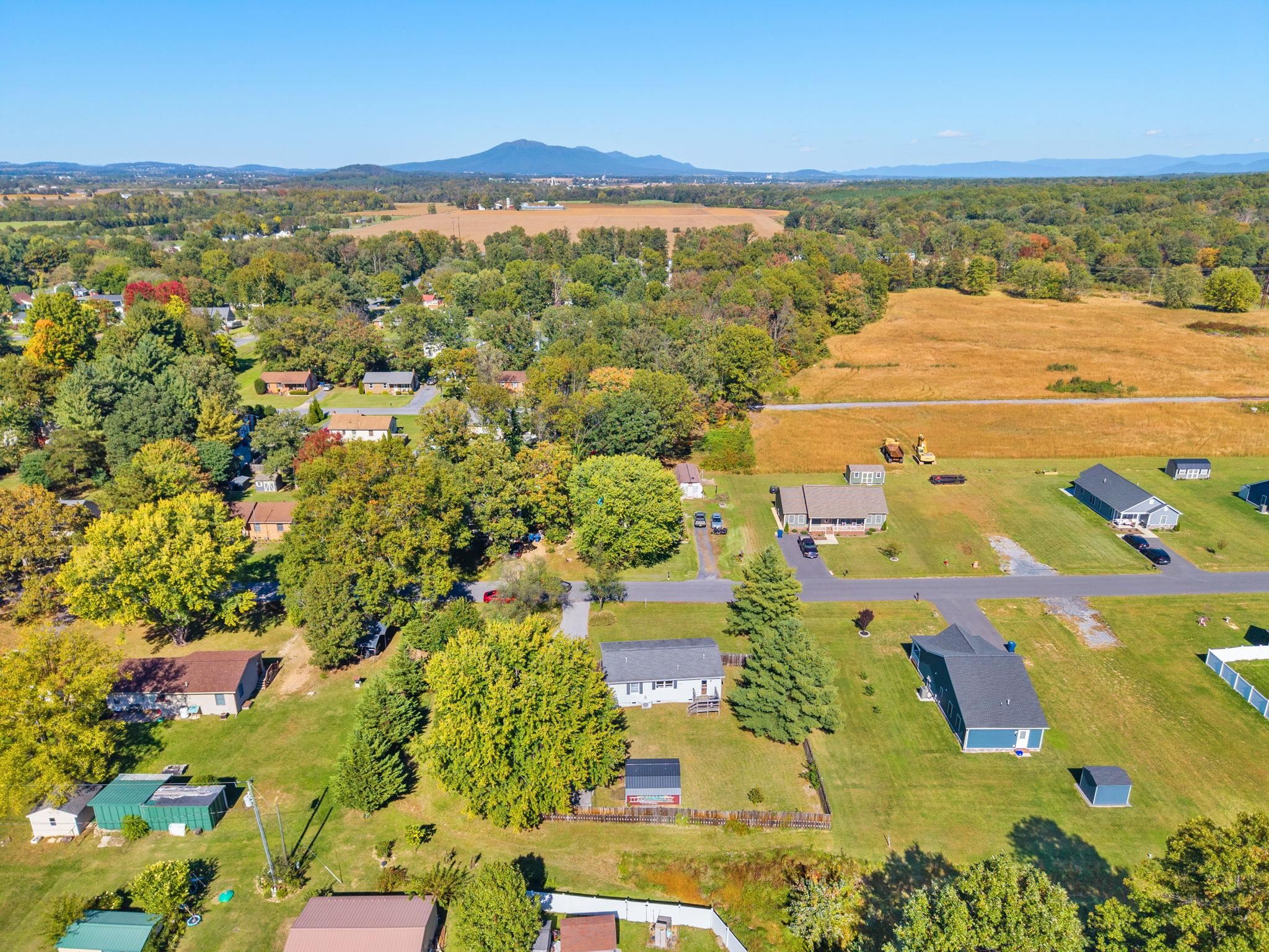203 16TH ST, GROTTOES, Virginia 24441, 2 Bedrooms Bedrooms, ,2 BathroomsBathrooms,Residential,203 16TH ST,682882 MLS # 682882