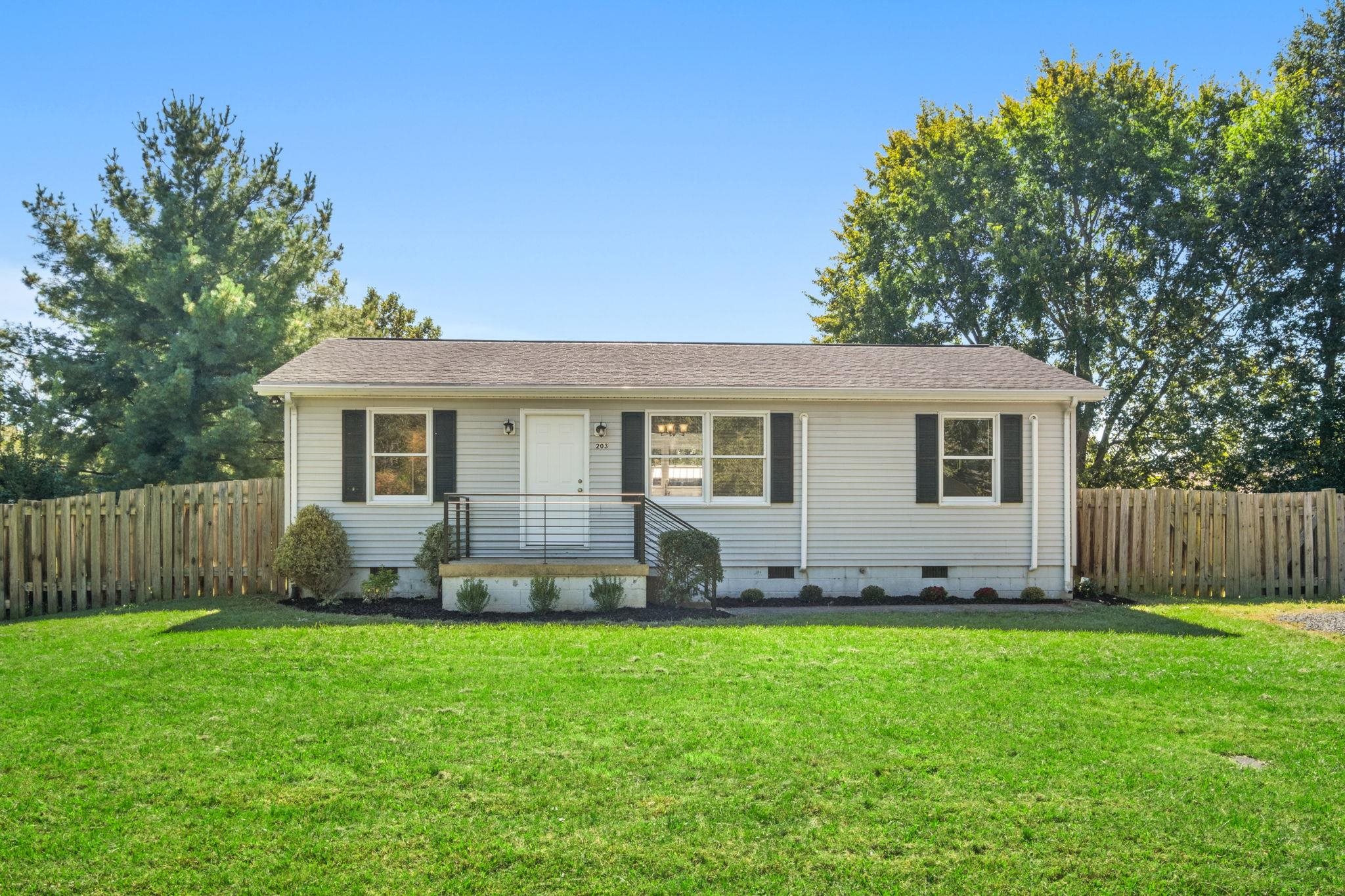 203 16TH ST, GROTTOES, Virginia 24441, 2 Bedrooms Bedrooms, ,2 BathroomsBathrooms,Residential,203 16TH ST,682882 MLS # 682882