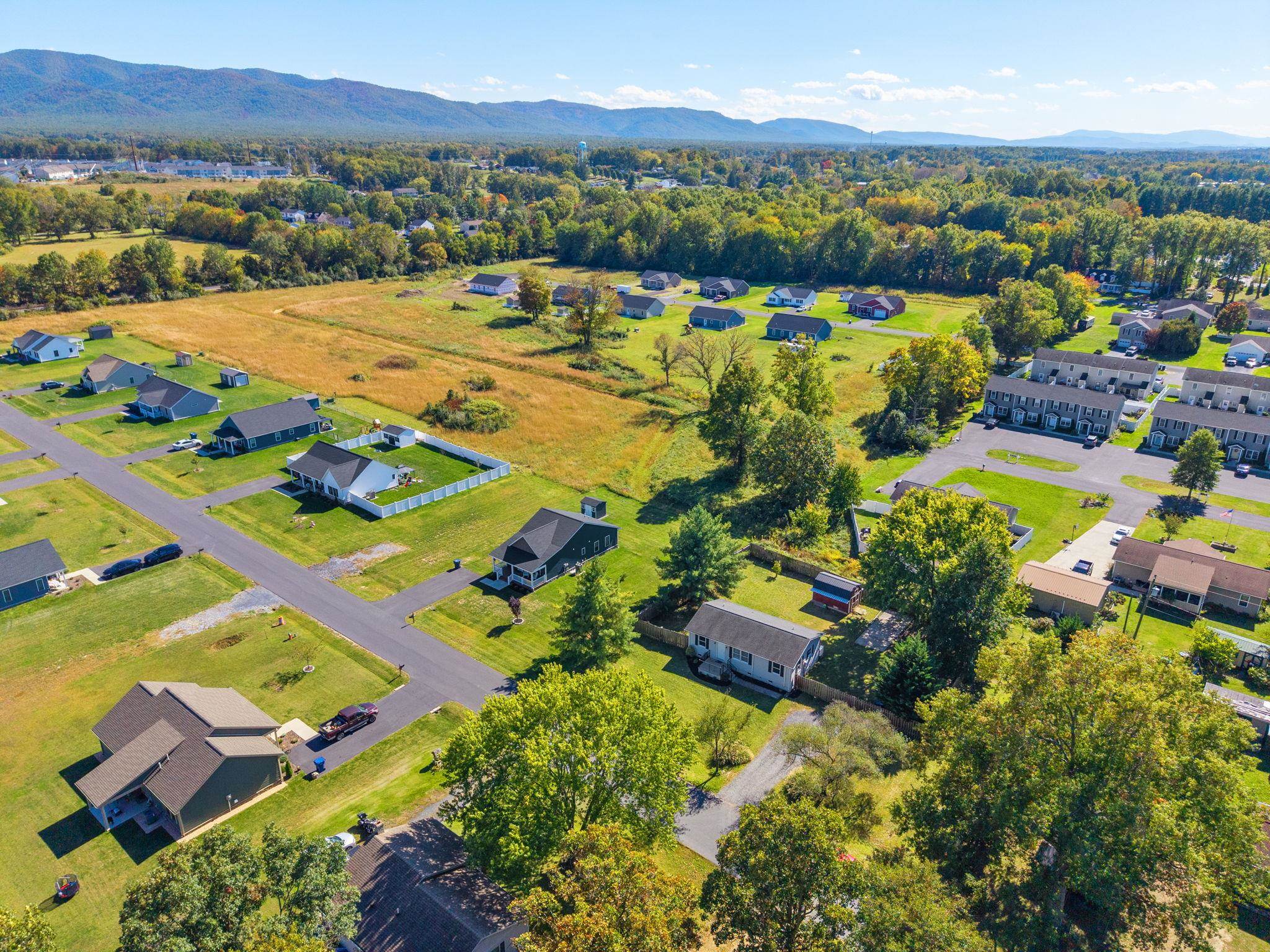203 16TH ST, GROTTOES, Virginia 24441, 2 Bedrooms Bedrooms, ,2 BathroomsBathrooms,Residential,203 16TH ST,682882 MLS # 682882