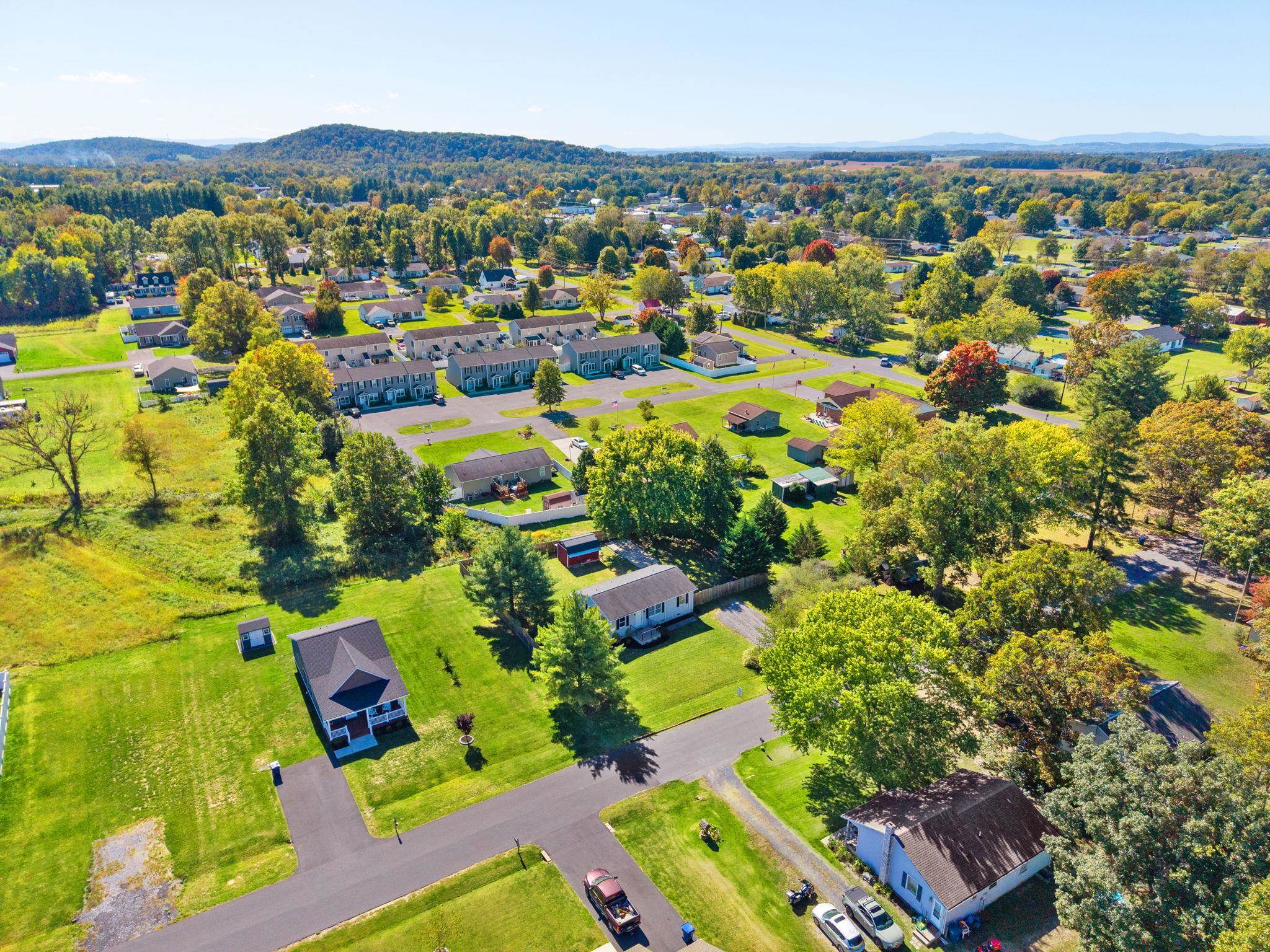 203 16TH ST, GROTTOES, Virginia 24441, 2 Bedrooms Bedrooms, ,2 BathroomsBathrooms,Residential,203 16TH ST,682882 MLS # 682882