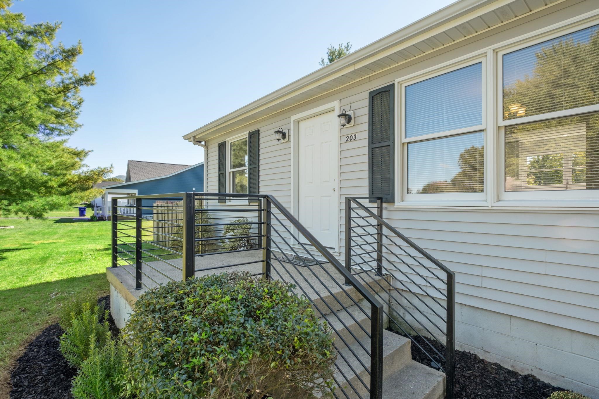 203 16TH ST, GROTTOES, Virginia 24441, 2 Bedrooms Bedrooms, ,2 BathroomsBathrooms,Residential,203 16TH ST,682882 MLS # 682882