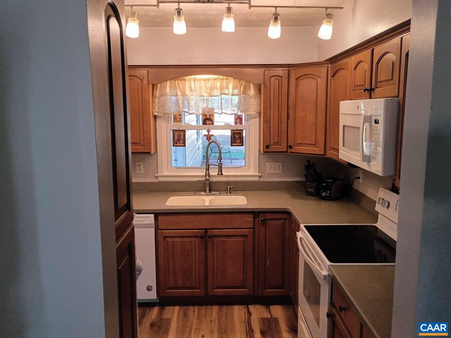 206 ROBINHOOD RD, STAUNTON, Virginia 24401, 4 Bedrooms Bedrooms, ,2 BathroomsBathrooms,Residential,206 ROBINHOOD RD,682909 MLS # 682909