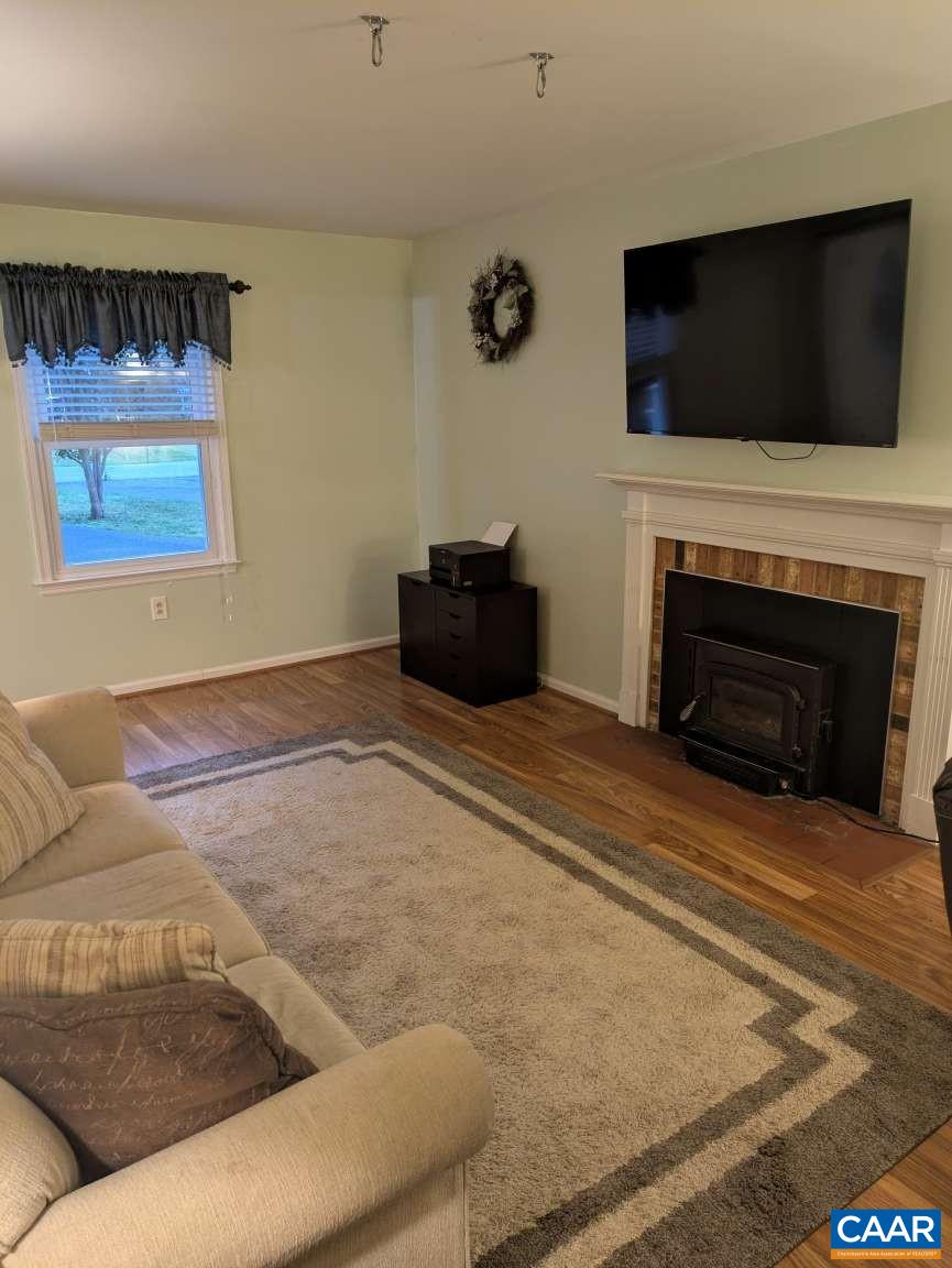 206 ROBINHOOD RD, STAUNTON, Virginia 24401, 4 Bedrooms Bedrooms, ,2 BathroomsBathrooms,Residential,206 ROBINHOOD RD,682909 MLS # 682909