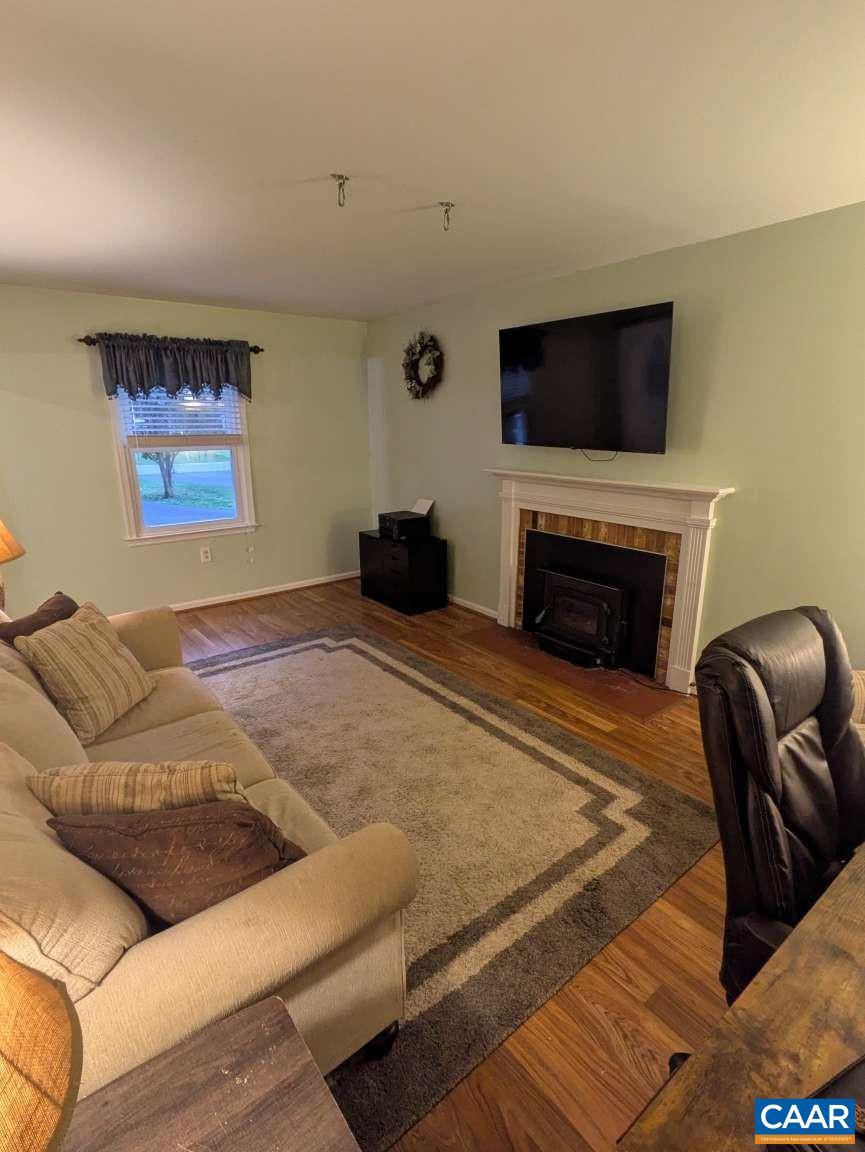 206 ROBINHOOD RD, STAUNTON, Virginia 24401, 4 Bedrooms Bedrooms, ,2 BathroomsBathrooms,Residential,206 ROBINHOOD RD,682909 MLS # 682909