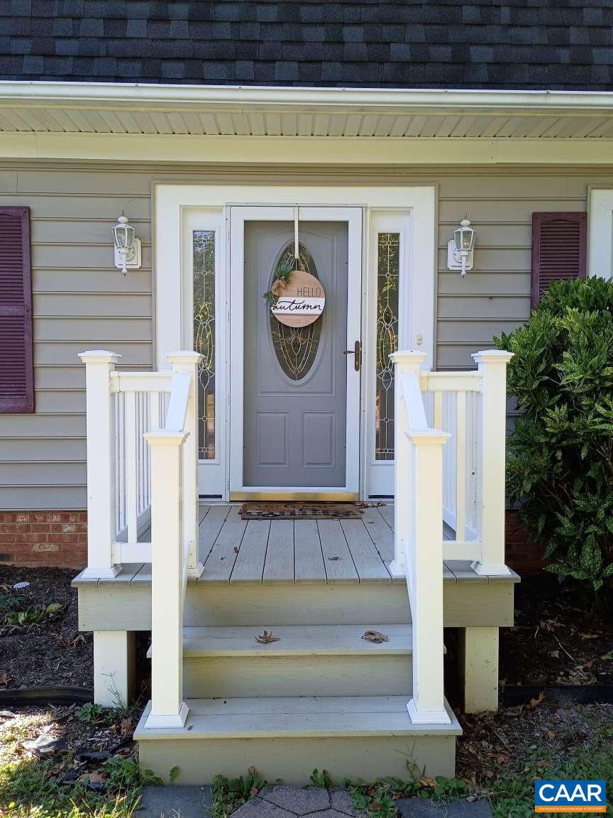 206 ROBINHOOD RD, STAUNTON, Virginia 24401, 4 Bedrooms Bedrooms, ,2 BathroomsBathrooms,Residential,206 ROBINHOOD RD,682909 MLS # 682909