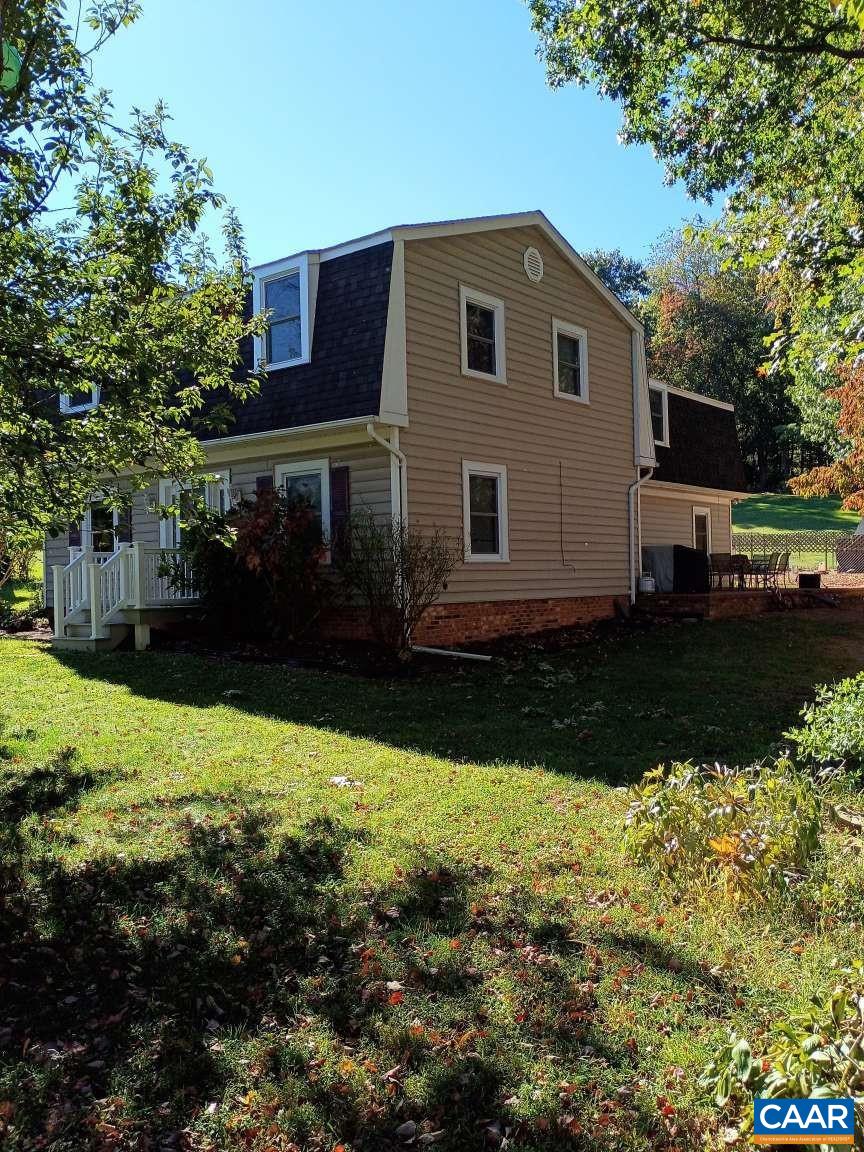206 ROBINHOOD RD, STAUNTON, Virginia 24401, 4 Bedrooms Bedrooms, ,2 BathroomsBathrooms,Residential,206 ROBINHOOD RD,682909 MLS # 682909