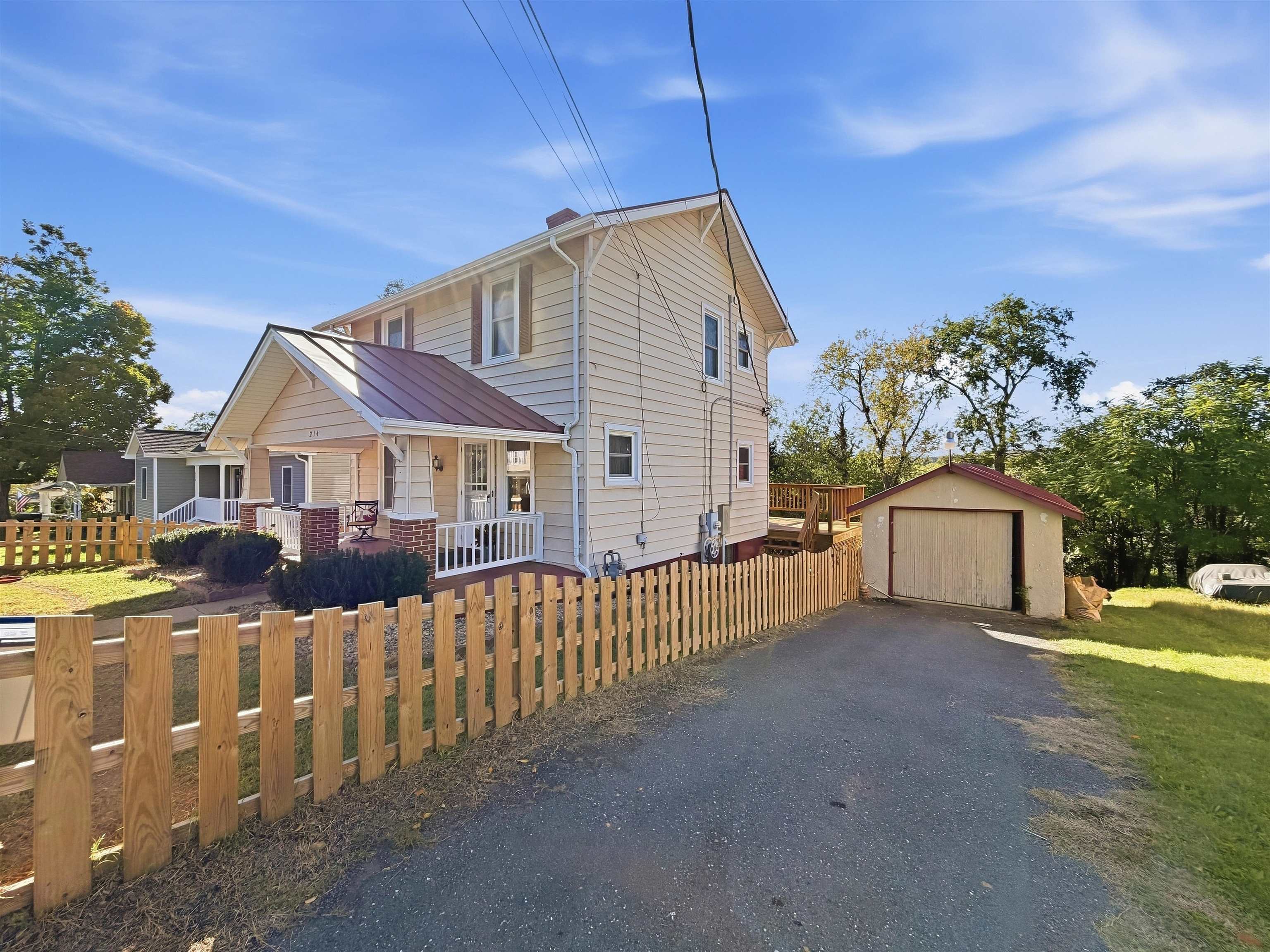 Off Street Parking & Detached Garage Off Street Parking & Detached Garage