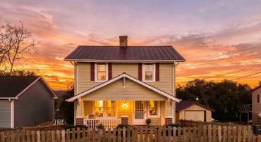 214 THOMPSON ST, STAUNTON, Virginia 24401, 3 Bedrooms Bedrooms, ,1 BathroomBathrooms,Residential,214 Thompson St,214 THOMPSON ST,682855 MLS # 682855