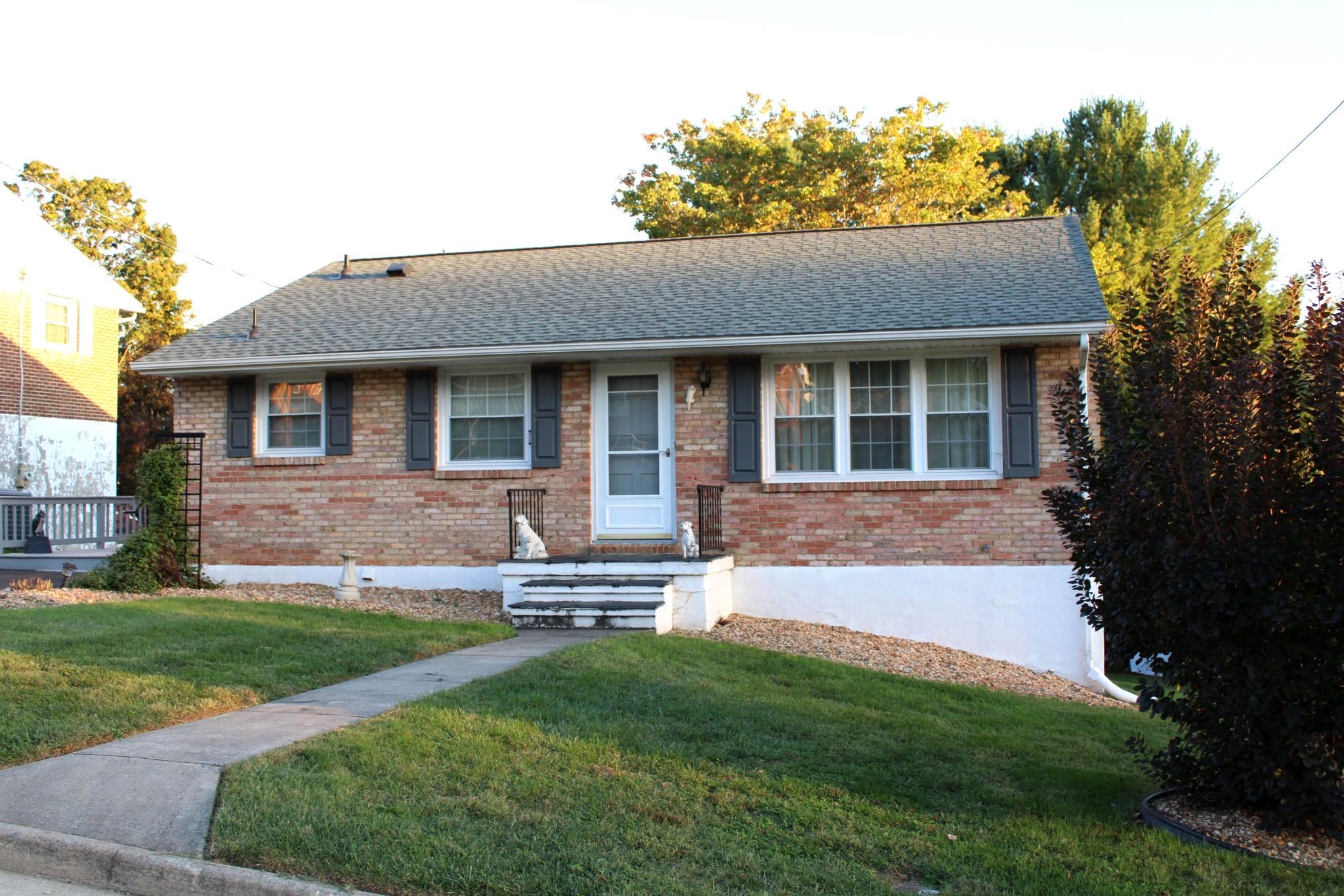 2208 DAVIS ST, STAUNTON, Virginia 24401, 3 Bedrooms Bedrooms, ,1 BathroomBathrooms,Residential,2208 DAVIS ST,682914 MLS # 682914 2208 DAVIS ST, STAUNTON, Virginia 24401, 3 Bedrooms Bedrooms, ,1 BathroomBathrooms,Residential,2208 DAVIS ST,682914 MLS # 682914