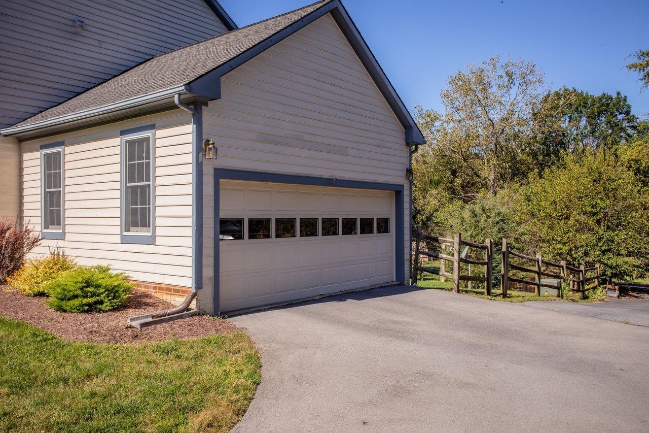 1331 S DOGWOOD DR, HARRISONBURG, Virginia 22801, 4 Bedrooms Bedrooms, ,3 BathroomsBathrooms,Residential,1331 S DOGWOOD DR,682920 MLS # 682920 1331 S DOGWOOD DR, HARRISONBURG, Virginia 22801, 4 Bedrooms Bedrooms, ,3 BathroomsBathrooms,Residential,1331 S DOGWOOD DR,682920 MLS # 682920