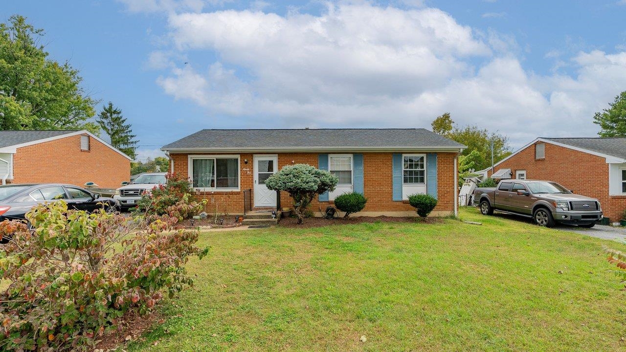 95 SOUTH AVE, HARRISONBURG, Virginia 22801, 3 Bedrooms Bedrooms, ,1 BathroomBathrooms,Residential,95 SOUTH AVE,682940 MLS # 682940