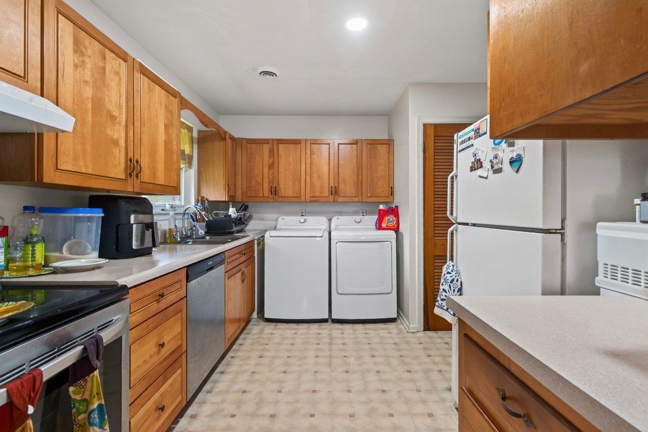 95 SOUTH AVE, HARRISONBURG, Virginia 22801, 3 Bedrooms Bedrooms, ,1 BathroomBathrooms,Residential,95 SOUTH AVE,682940 MLS # 682940
