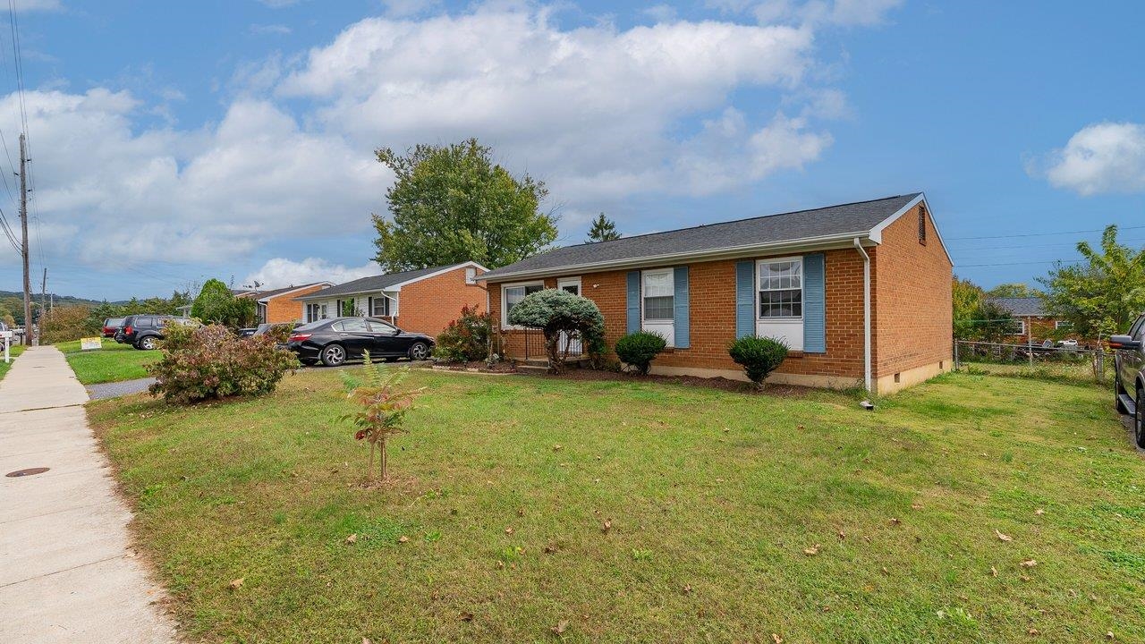 95 SOUTH AVE, HARRISONBURG, Virginia 22801, 3 Bedrooms Bedrooms, ,1 BathroomBathrooms,Residential,95 SOUTH AVE,682940 MLS # 682940