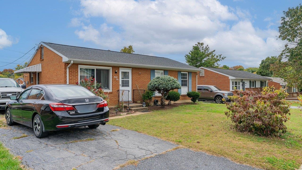 95 SOUTH AVE, HARRISONBURG, Virginia 22801, 3 Bedrooms Bedrooms, ,1 BathroomBathrooms,Residential,95 SOUTH AVE,682940 MLS # 682940
