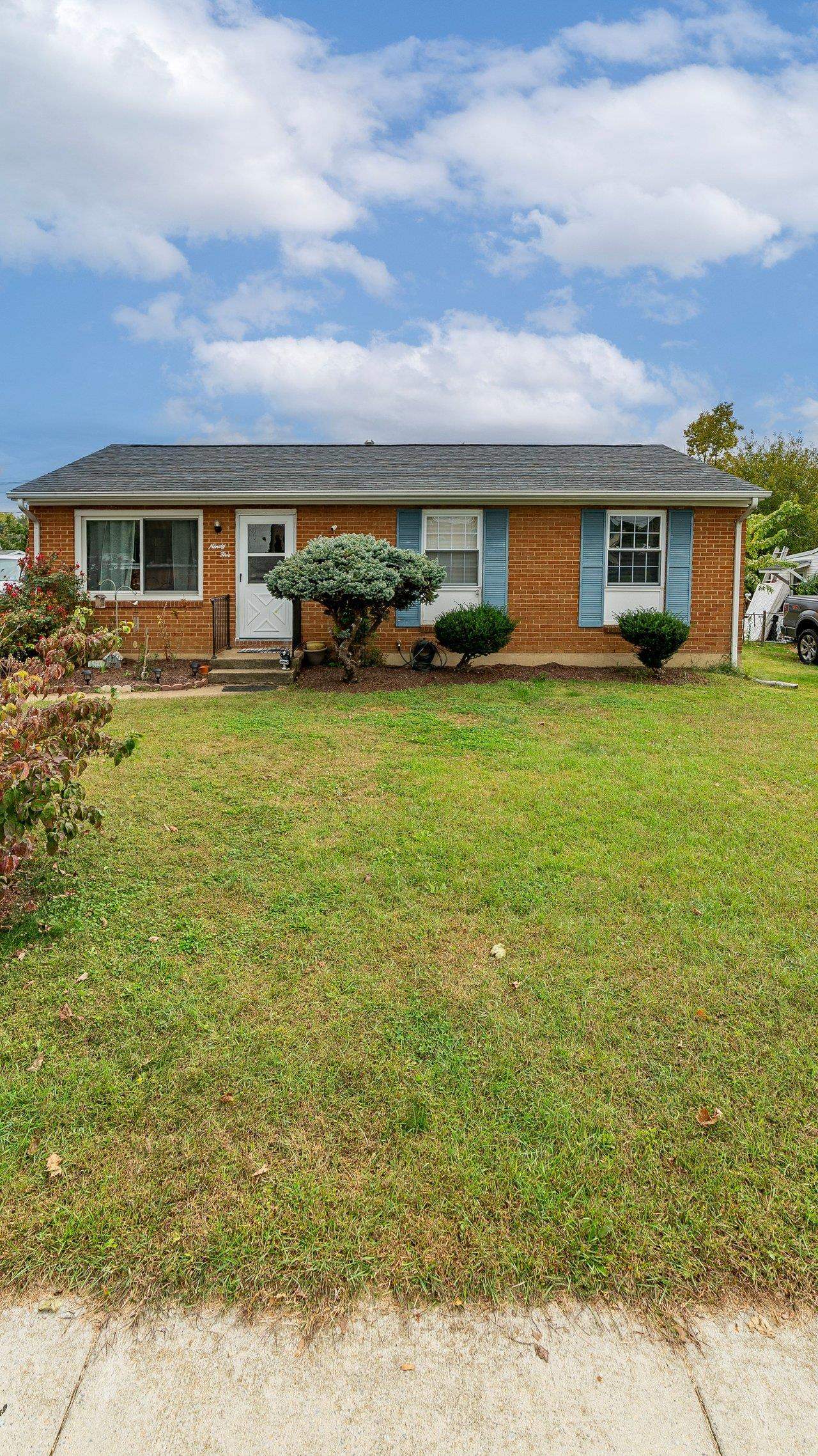95 SOUTH AVE, HARRISONBURG, Virginia 22801, 3 Bedrooms Bedrooms, ,1 BathroomBathrooms,Residential,95 SOUTH AVE,682940 MLS # 682940