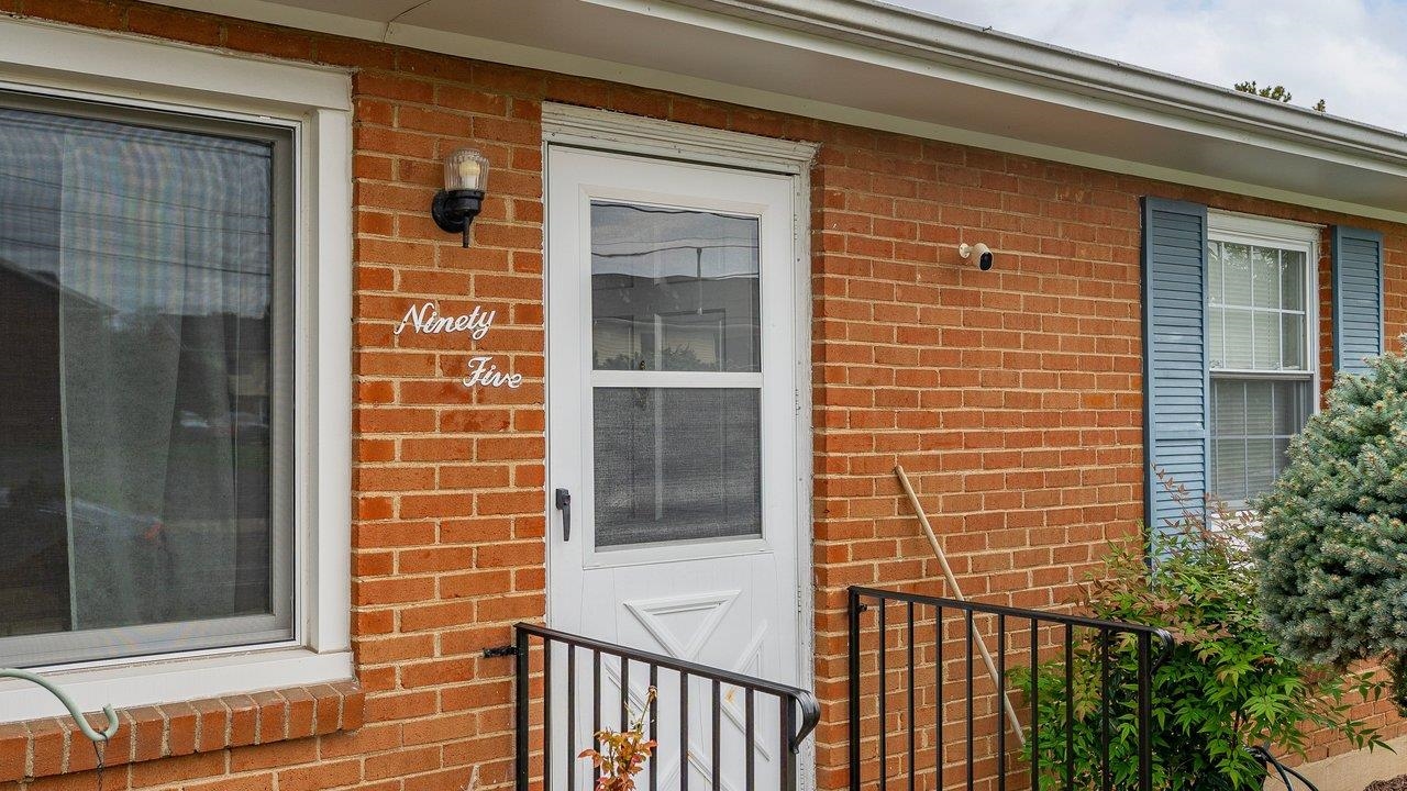 95 SOUTH AVE, HARRISONBURG, Virginia 22801, 3 Bedrooms Bedrooms, ,1 BathroomBathrooms,Residential,95 SOUTH AVE,682940 MLS # 682940