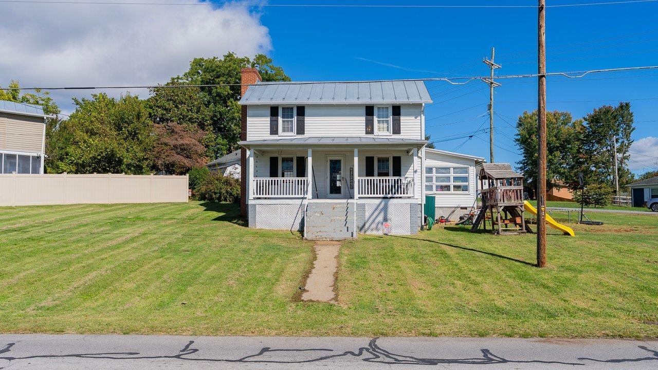 15 LURAY AVE, LURAY, Virginia 22835, 3 Bedrooms Bedrooms, ,2 BathroomsBathrooms,Residential,15 LURAY AVE,682943 MLS # 682943