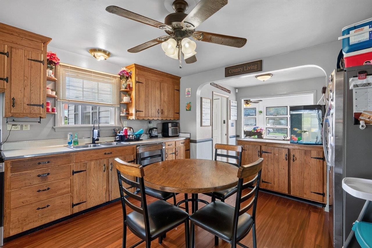 15 LURAY AVE, LURAY, Virginia 22835, 3 Bedrooms Bedrooms, ,2 BathroomsBathrooms,Residential,15 LURAY AVE,682943 MLS # 682943 15 LURAY AVE, LURAY, Virginia 22835, 3 Bedrooms Bedrooms, ,2 BathroomsBathrooms,Residential,15 LURAY AVE,682943 MLS # 682943