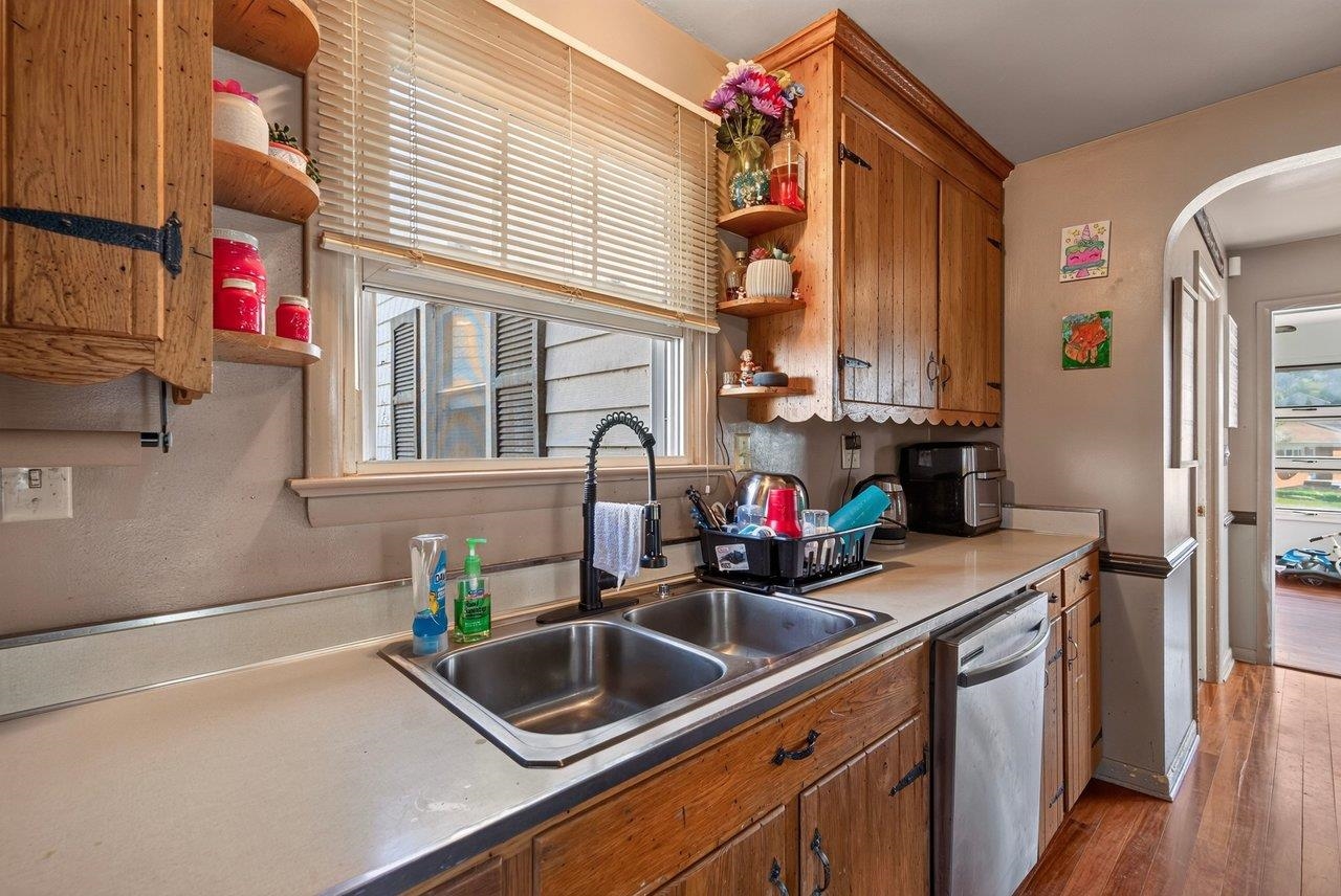 15 LURAY AVE, LURAY, Virginia 22835, 3 Bedrooms Bedrooms, ,2 BathroomsBathrooms,Residential,15 LURAY AVE,682943 MLS # 682943 15 LURAY AVE, LURAY, Virginia 22835, 3 Bedrooms Bedrooms, ,2 BathroomsBathrooms,Residential,15 LURAY AVE,682943 MLS # 682943
