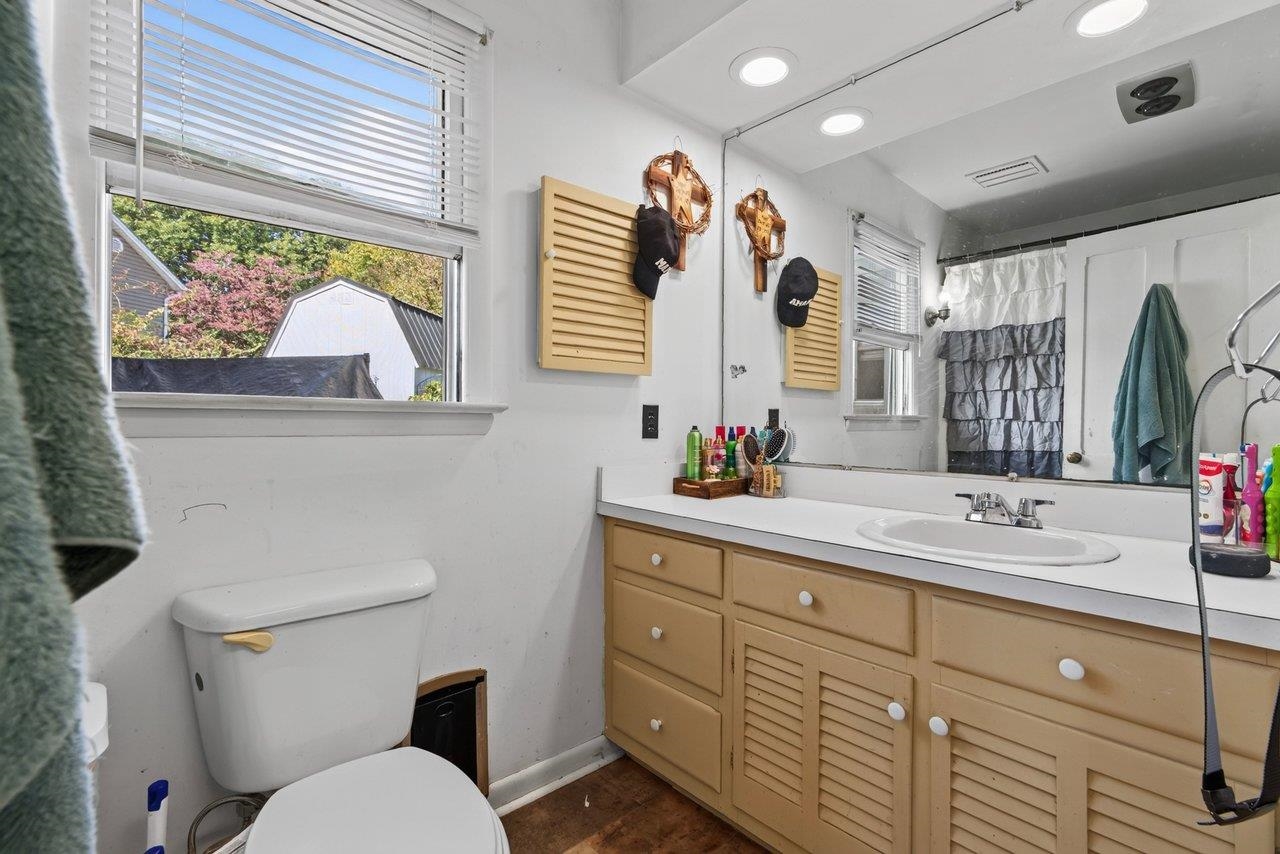 15 LURAY AVE, LURAY, Virginia 22835, 3 Bedrooms Bedrooms, ,2 BathroomsBathrooms,Residential,15 LURAY AVE,682943 MLS # 682943 15 LURAY AVE, LURAY, Virginia 22835, 3 Bedrooms Bedrooms, ,2 BathroomsBathrooms,Residential,15 LURAY AVE,682943 MLS # 682943
