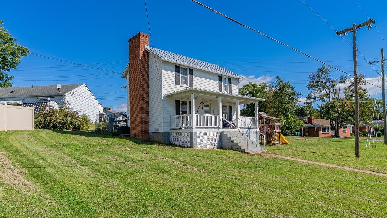 15 LURAY AVE, LURAY, Virginia 22835, 3 Bedrooms Bedrooms, ,2 BathroomsBathrooms,Residential,15 LURAY AVE,682943 MLS # 682943 15 LURAY AVE, LURAY, Virginia 22835, 3 Bedrooms Bedrooms, ,2 BathroomsBathrooms,Residential,15 LURAY AVE,682943 MLS # 682943