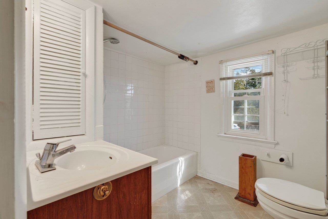 15 LURAY AVE, LURAY, Virginia 22835, 3 Bedrooms Bedrooms, ,2 BathroomsBathrooms,Residential,15 LURAY AVE,682943 MLS # 682943 15 LURAY AVE, LURAY, Virginia 22835, 3 Bedrooms Bedrooms, ,2 BathroomsBathrooms,Residential,15 LURAY AVE,682943 MLS # 682943