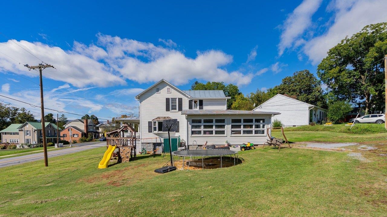 15 LURAY AVE, LURAY, Virginia 22835, 3 Bedrooms Bedrooms, ,2 BathroomsBathrooms,Residential,15 LURAY AVE,682943 MLS # 682943 15 LURAY AVE, LURAY, Virginia 22835, 3 Bedrooms Bedrooms, ,2 BathroomsBathrooms,Residential,15 LURAY AVE,682943 MLS # 682943