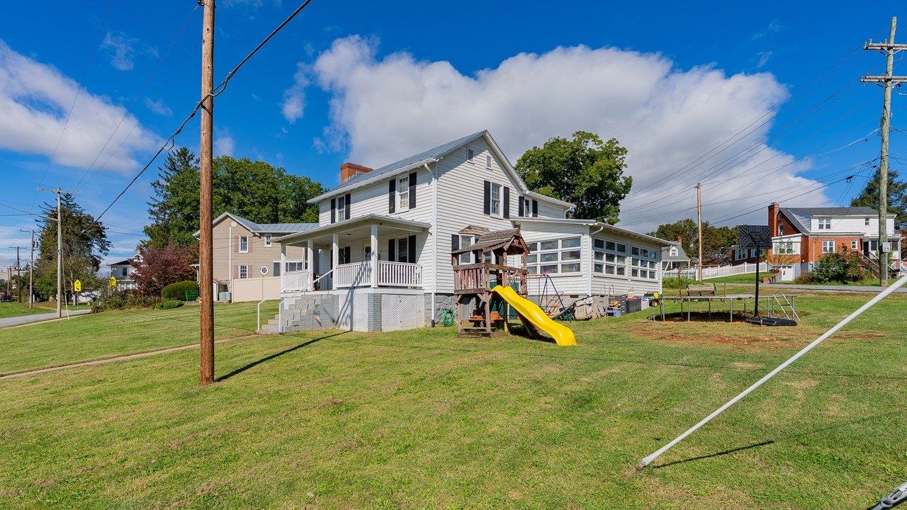 15 LURAY AVE, LURAY, Virginia 22835, 3 Bedrooms Bedrooms, ,2 BathroomsBathrooms,Residential,15 LURAY AVE,682943 MLS # 682943 15 LURAY AVE, LURAY, Virginia 22835, 3 Bedrooms Bedrooms, ,2 BathroomsBathrooms,Residential,15 LURAY AVE,682943 MLS # 682943