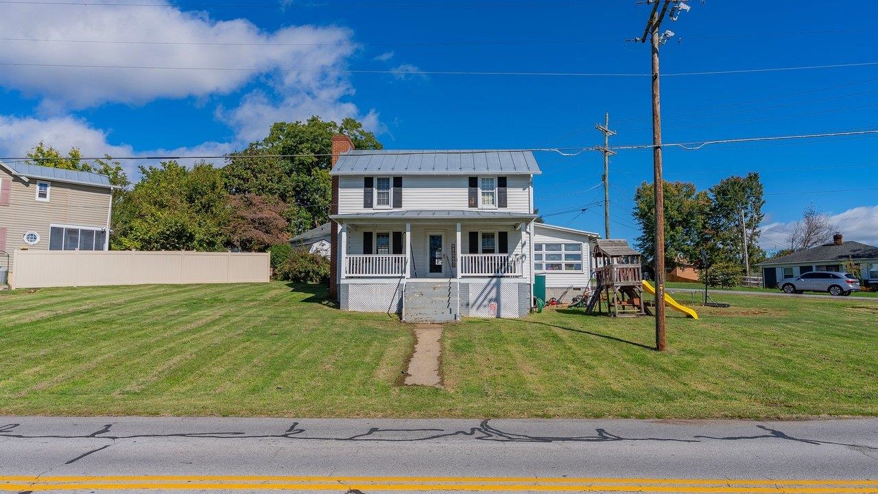 15 LURAY AVE, LURAY, Virginia 22835, 3 Bedrooms Bedrooms, ,2 BathroomsBathrooms,Residential,15 LURAY AVE,682943 MLS # 682943 15 LURAY AVE, LURAY, Virginia 22835, 3 Bedrooms Bedrooms, ,2 BathroomsBathrooms,Residential,15 LURAY AVE,682943 MLS # 682943