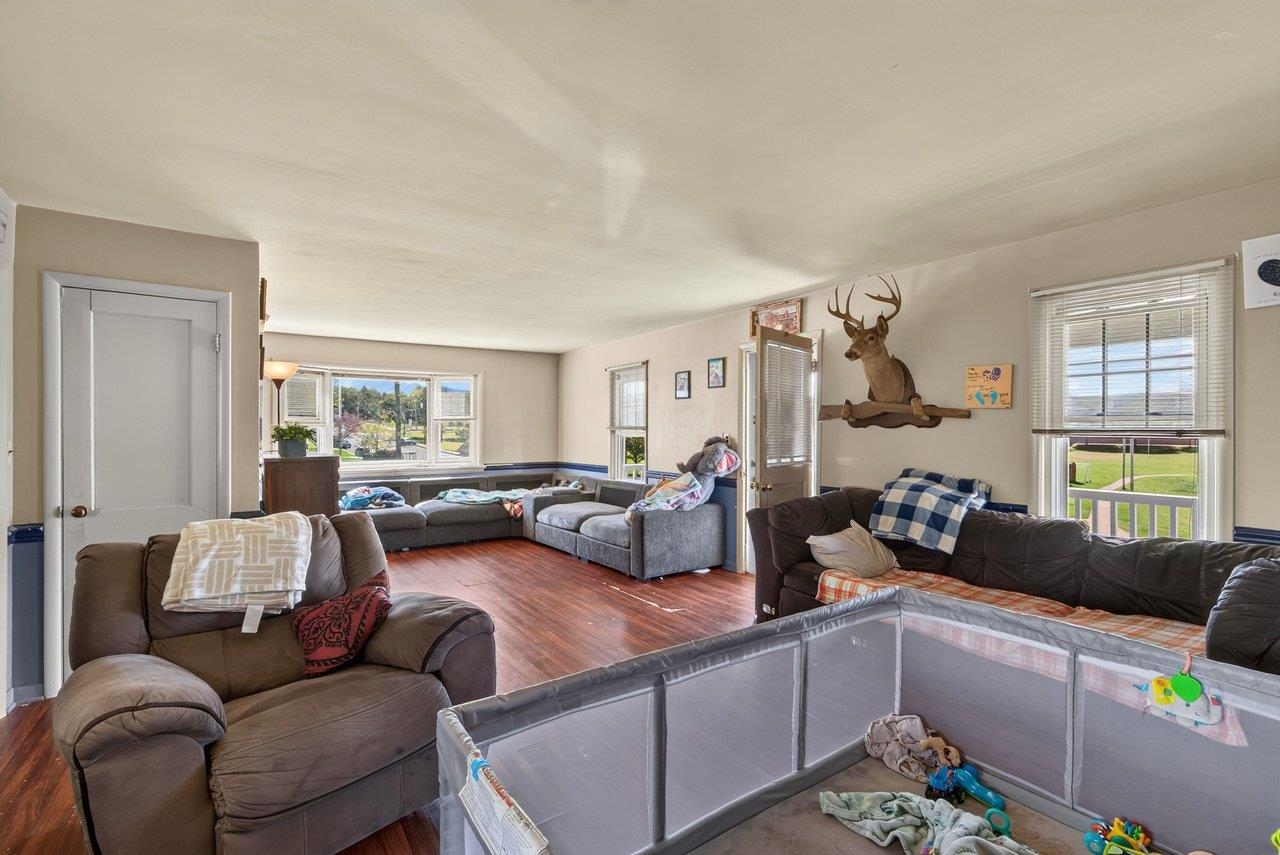15 LURAY AVE, LURAY, Virginia 22835, 3 Bedrooms Bedrooms, ,2 BathroomsBathrooms,Residential,15 LURAY AVE,682943 MLS # 682943 15 LURAY AVE, LURAY, Virginia 22835, 3 Bedrooms Bedrooms, ,2 BathroomsBathrooms,Residential,15 LURAY AVE,682943 MLS # 682943