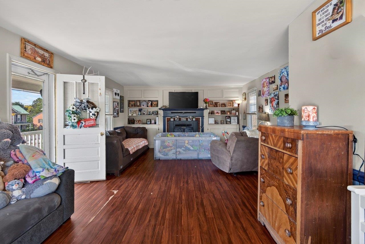 15 LURAY AVE, LURAY, Virginia 22835, 3 Bedrooms Bedrooms, ,2 BathroomsBathrooms,Residential,15 LURAY AVE,682943 MLS # 682943 15 LURAY AVE, LURAY, Virginia 22835, 3 Bedrooms Bedrooms, ,2 BathroomsBathrooms,Residential,15 LURAY AVE,682943 MLS # 682943
