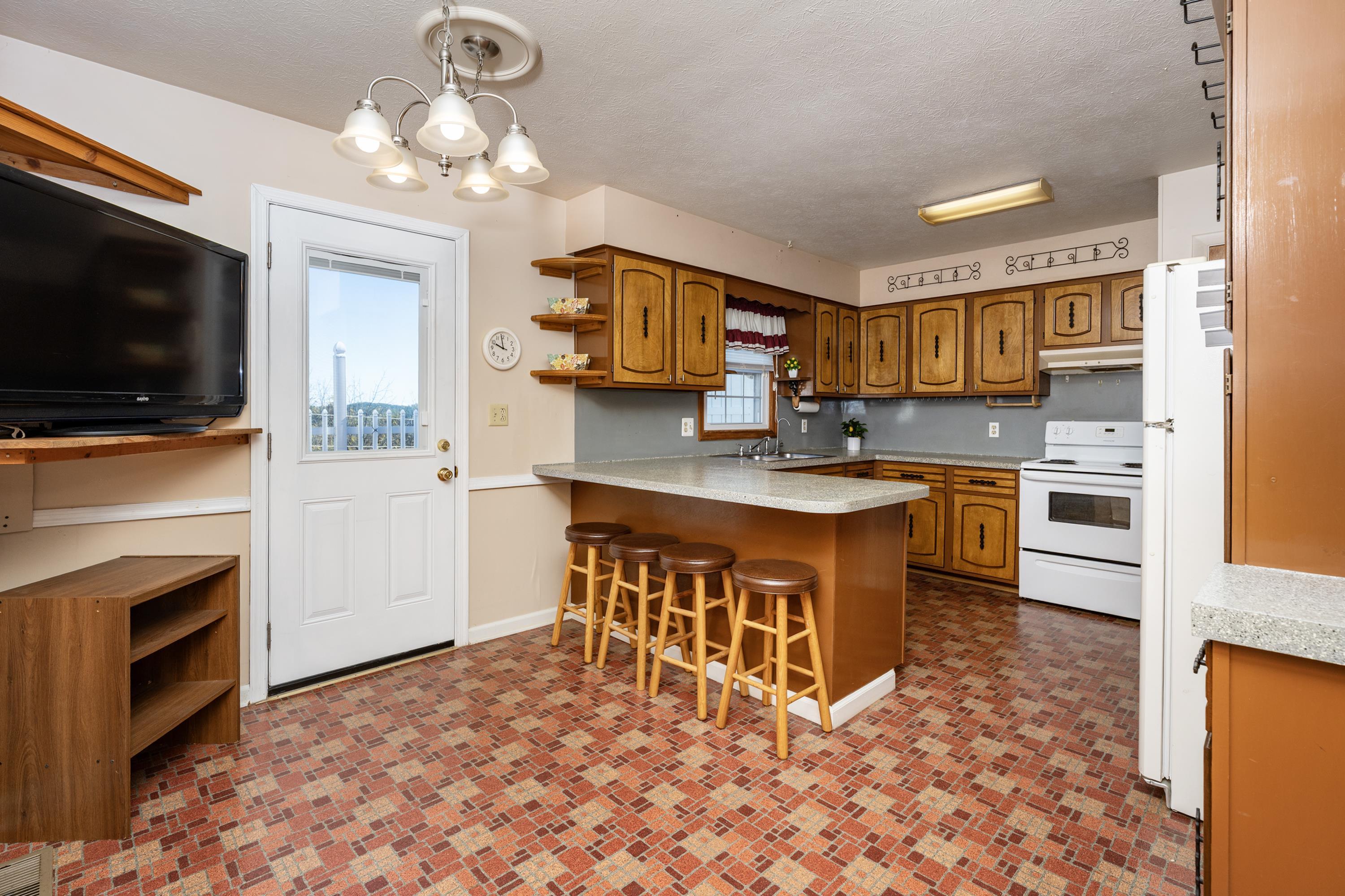 615 VINEGAR HILL RD, CHURCHVILLE, Virginia 24421, 3 Bedrooms Bedrooms, ,2 BathroomsBathrooms,Residential,615 VINEGAR HILL RD,682997 MLS # 682997