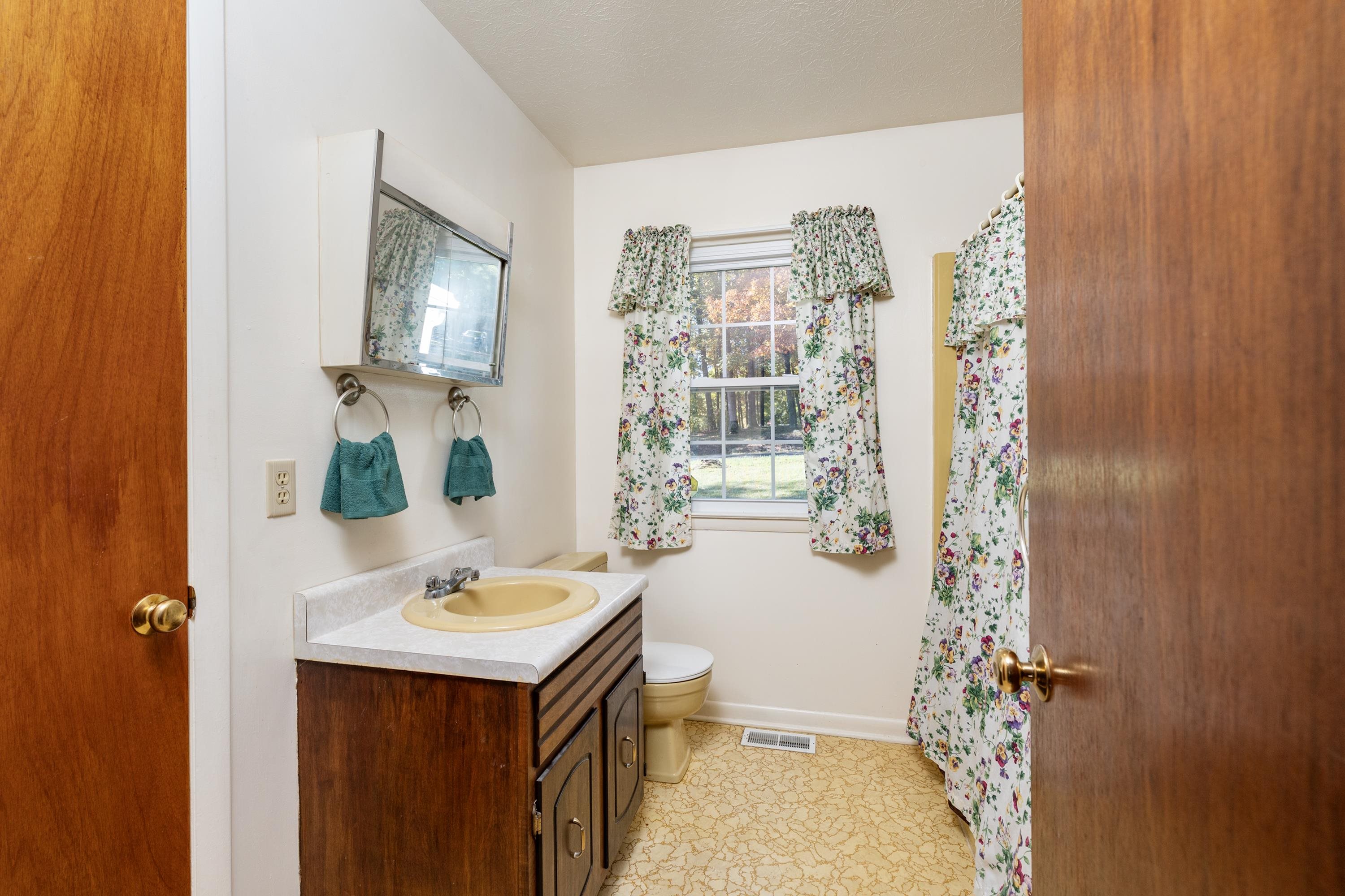 615 VINEGAR HILL RD, CHURCHVILLE, Virginia 24421, 3 Bedrooms Bedrooms, ,2 BathroomsBathrooms,Residential,615 VINEGAR HILL RD,682997 MLS # 682997