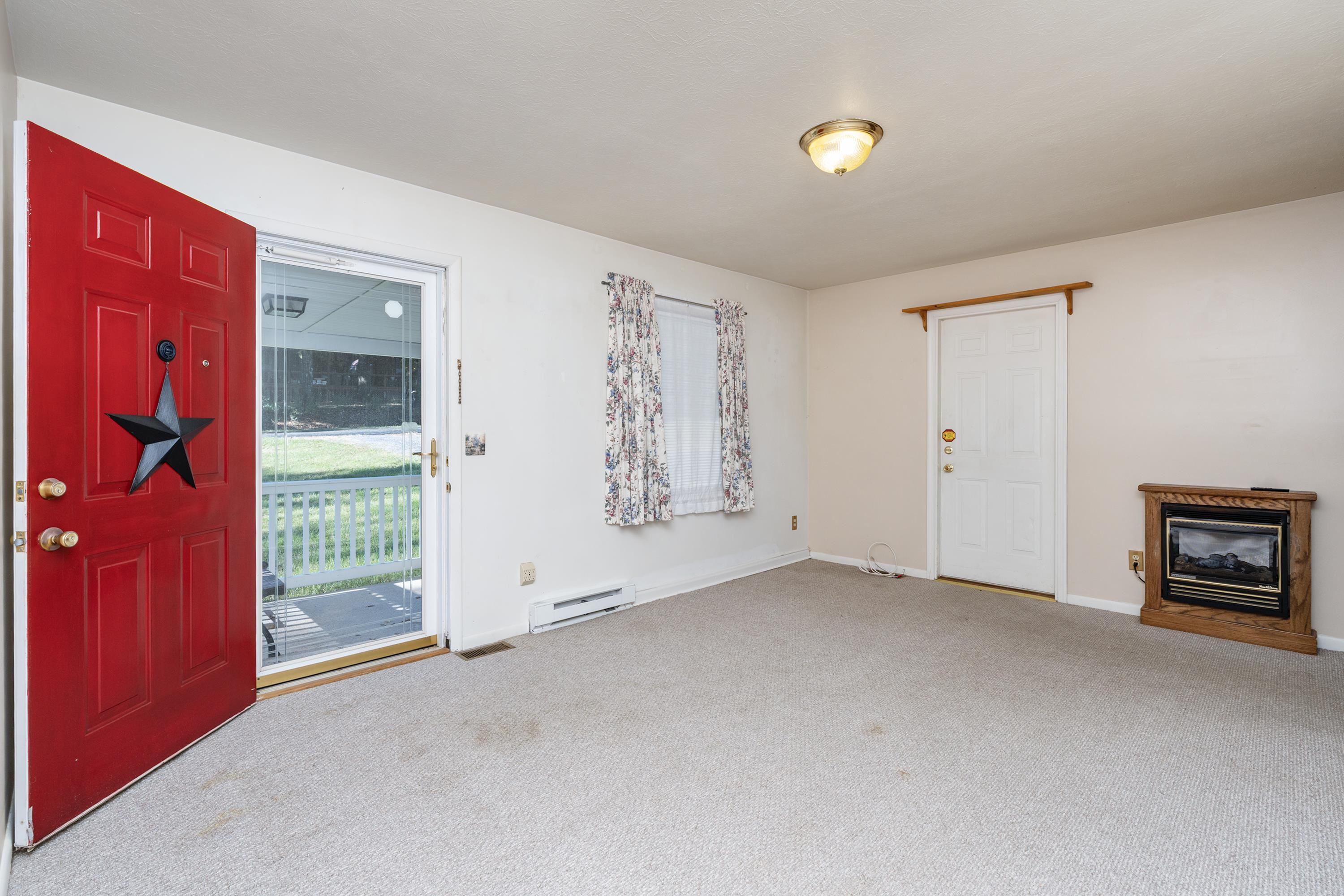 615 VINEGAR HILL RD, CHURCHVILLE, Virginia 24421, 3 Bedrooms Bedrooms, ,2 BathroomsBathrooms,Residential,615 VINEGAR HILL RD,682997 MLS # 682997