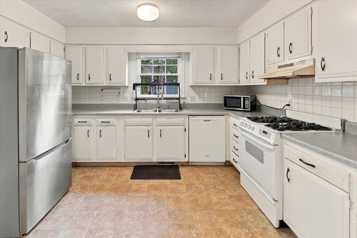 166 WESTHAMPTON CT, HARRISONBURG, Virginia 22801, 5 Bedrooms Bedrooms, ,2 BathroomsBathrooms,Residential,166 WESTHAMPTON CT,682998 MLS # 682998