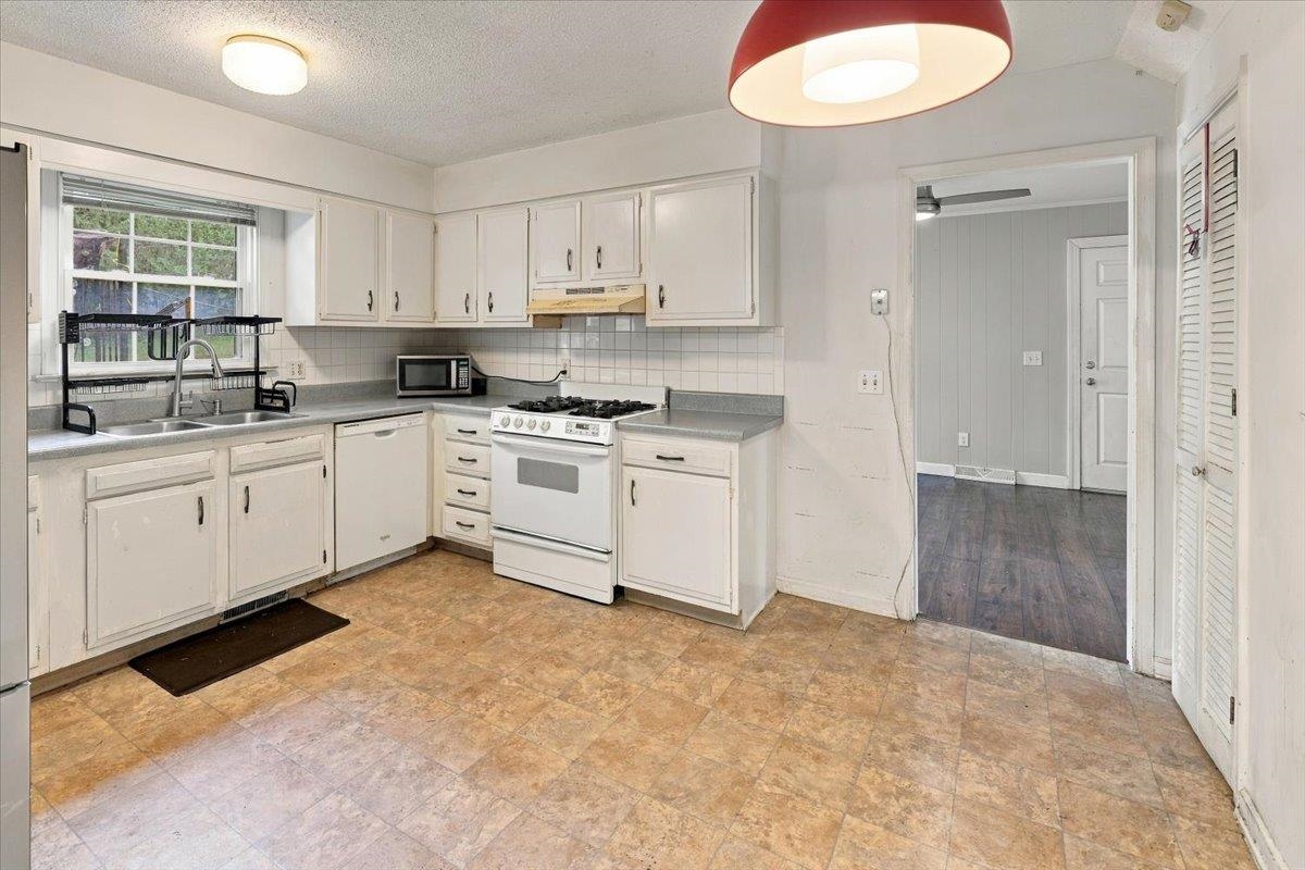 166 WESTHAMPTON CT, HARRISONBURG, Virginia 22801, 5 Bedrooms Bedrooms, ,2 BathroomsBathrooms,Residential,166 WESTHAMPTON CT,682998 MLS # 682998
