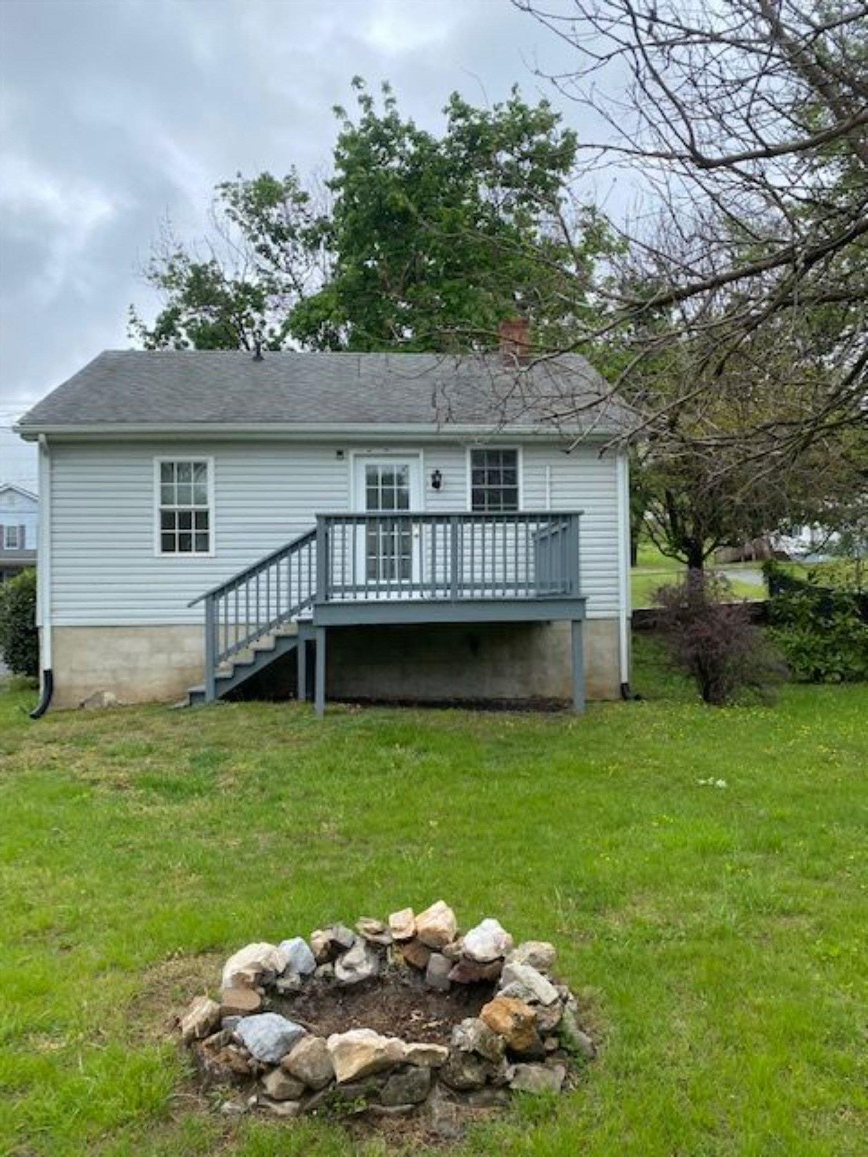 617 GRUBERT AVE, STAUNTON, Virginia 24401, 2 Bedrooms Bedrooms, ,1 BathroomBathrooms,Residential,617 GRUBERT AVE,682968 MLS # 682968 617 GRUBERT AVE, STAUNTON, Virginia 24401, 2 Bedrooms Bedrooms, ,1 BathroomBathrooms,Residential,617 GRUBERT AVE,682968 MLS # 682968