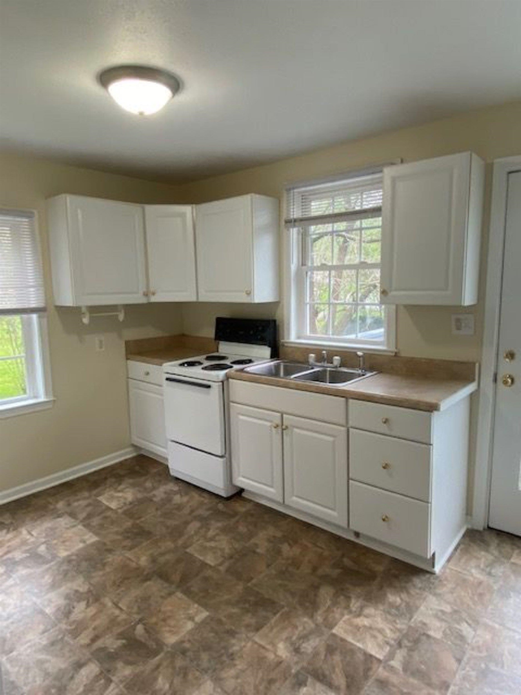 617 GRUBERT AVE, STAUNTON, Virginia 24401, 2 Bedrooms Bedrooms, ,1 BathroomBathrooms,Residential,617 GRUBERT AVE,682968 MLS # 682968 617 GRUBERT AVE, STAUNTON, Virginia 24401, 2 Bedrooms Bedrooms, ,1 BathroomBathrooms,Residential,617 GRUBERT AVE,682968 MLS # 682968