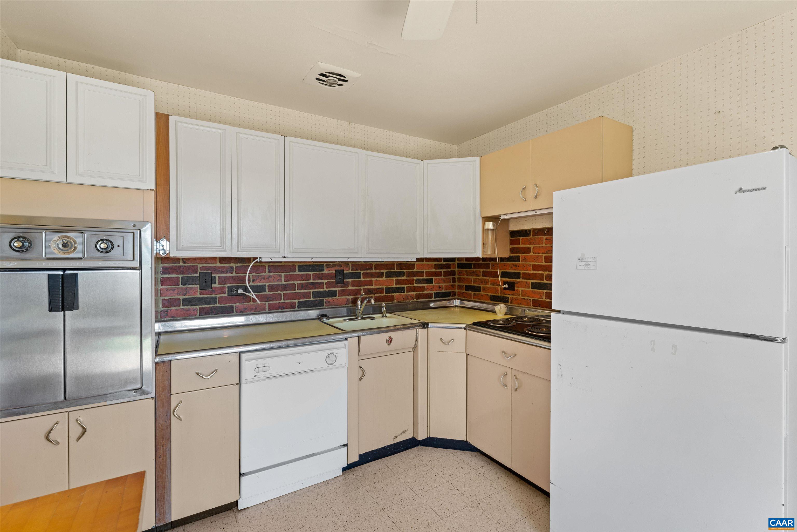 2220 DOMINION DR, CHARLOTTESVILLE, Virginia 22901, 4 Bedrooms Bedrooms, ,2 BathroomsBathrooms,Residential,2220 DOMINION DR,682994 MLS # 682994
