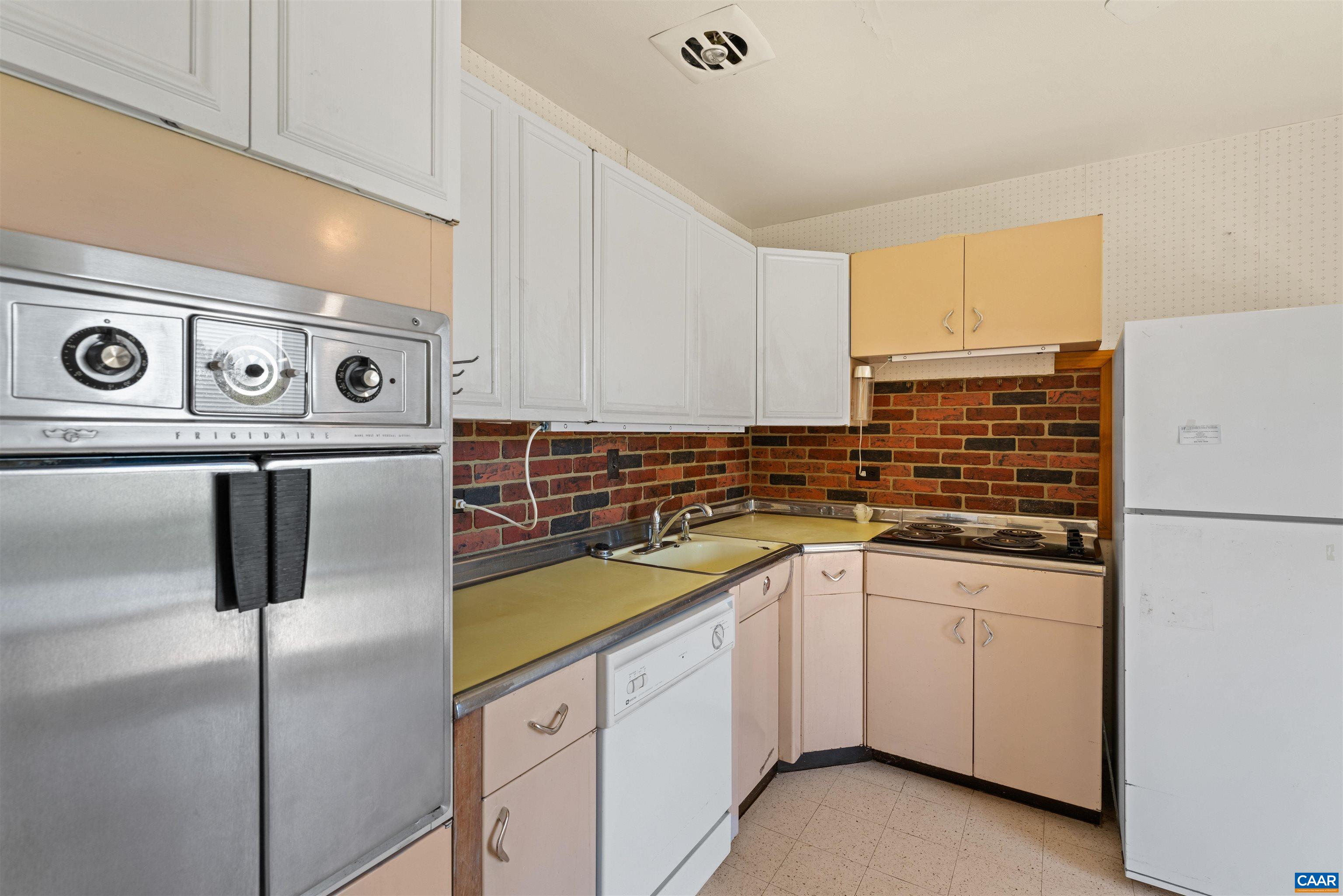 2220 DOMINION DR, CHARLOTTESVILLE, Virginia 22901, 4 Bedrooms Bedrooms, ,2 BathroomsBathrooms,Residential,2220 DOMINION DR,682994 MLS # 682994