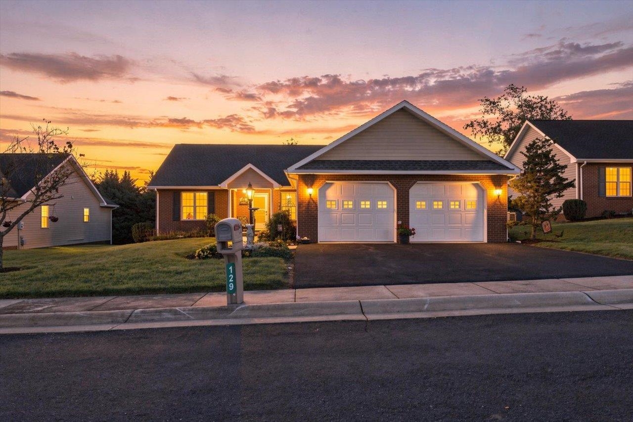 129 RED OAK DR, STAUNTON, Virginia 24401, 3 Bedrooms Bedrooms, ,2 BathroomsBathrooms,Residential,129 RED OAK DR,683001 MLS # 683001 129 RED OAK DR, STAUNTON, Virginia 24401, 3 Bedrooms Bedrooms, ,2 BathroomsBathrooms,Residential,129 RED OAK DR,683001 MLS # 683001