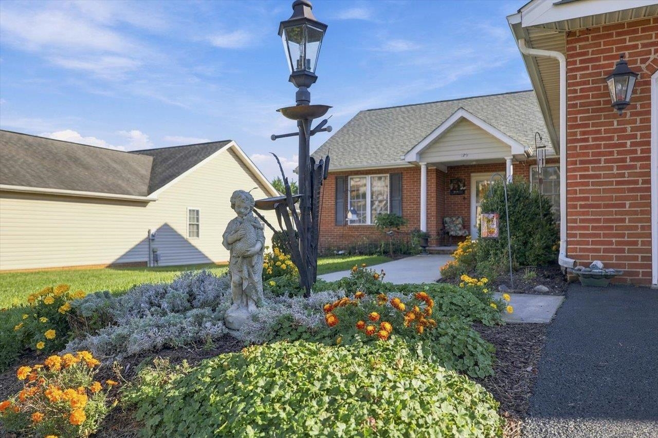 129 RED OAK DR, STAUNTON, Virginia 24401, 3 Bedrooms Bedrooms, ,2 BathroomsBathrooms,Residential,129 RED OAK DR,683001 MLS # 683001 129 RED OAK DR, STAUNTON, Virginia 24401, 3 Bedrooms Bedrooms, ,2 BathroomsBathrooms,Residential,129 RED OAK DR,683001 MLS # 683001