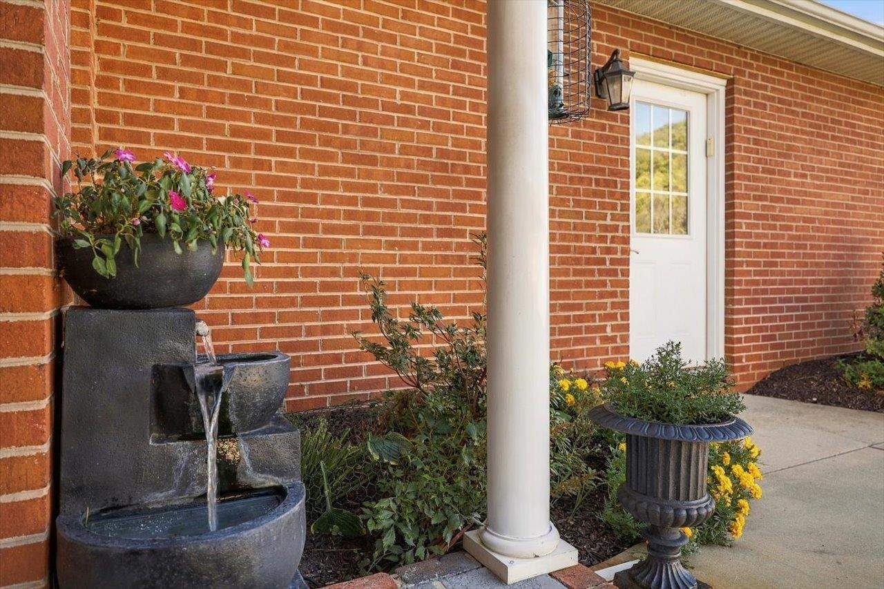 129 RED OAK DR, STAUNTON, Virginia 24401, 3 Bedrooms Bedrooms, ,2 BathroomsBathrooms,Residential,129 RED OAK DR,683001 MLS # 683001 129 RED OAK DR, STAUNTON, Virginia 24401, 3 Bedrooms Bedrooms, ,2 BathroomsBathrooms,Residential,129 RED OAK DR,683001 MLS # 683001