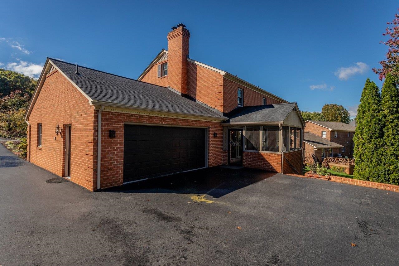 247 DIVOT DR, HARRISONBURG, Virginia 22801, 4 Bedrooms Bedrooms, ,4 BathroomsBathrooms,Residential,247 DIVOT DR,683002 MLS # 683002 247 DIVOT DR, HARRISONBURG, Virginia 22801, 4 Bedrooms Bedrooms, ,4 BathroomsBathrooms,Residential,247 DIVOT DR,683002 MLS # 683002