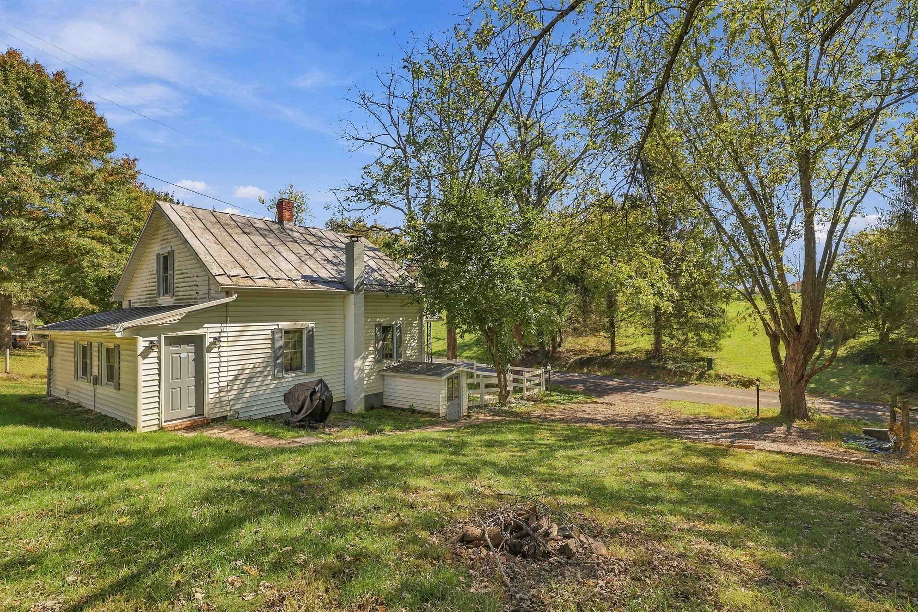229 PLEASANT VIEW RD, STAUNTON, Virginia 24401, 2 Bedrooms Bedrooms, ,1 BathroomBathrooms,Residential,229 PLEASANT VIEW RD,683005 MLS # 683005 229 PLEASANT VIEW RD, STAUNTON, Virginia 24401, 2 Bedrooms Bedrooms, ,1 BathroomBathrooms,Residential,229 PLEASANT VIEW RD,683005 MLS # 683005