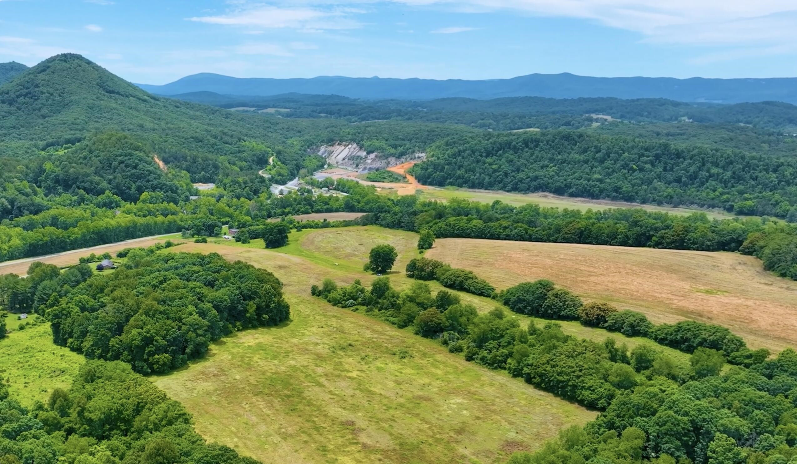 Views all the way over to the Allegheny Mtns. Views all the way over to the Allegheny Mtns.